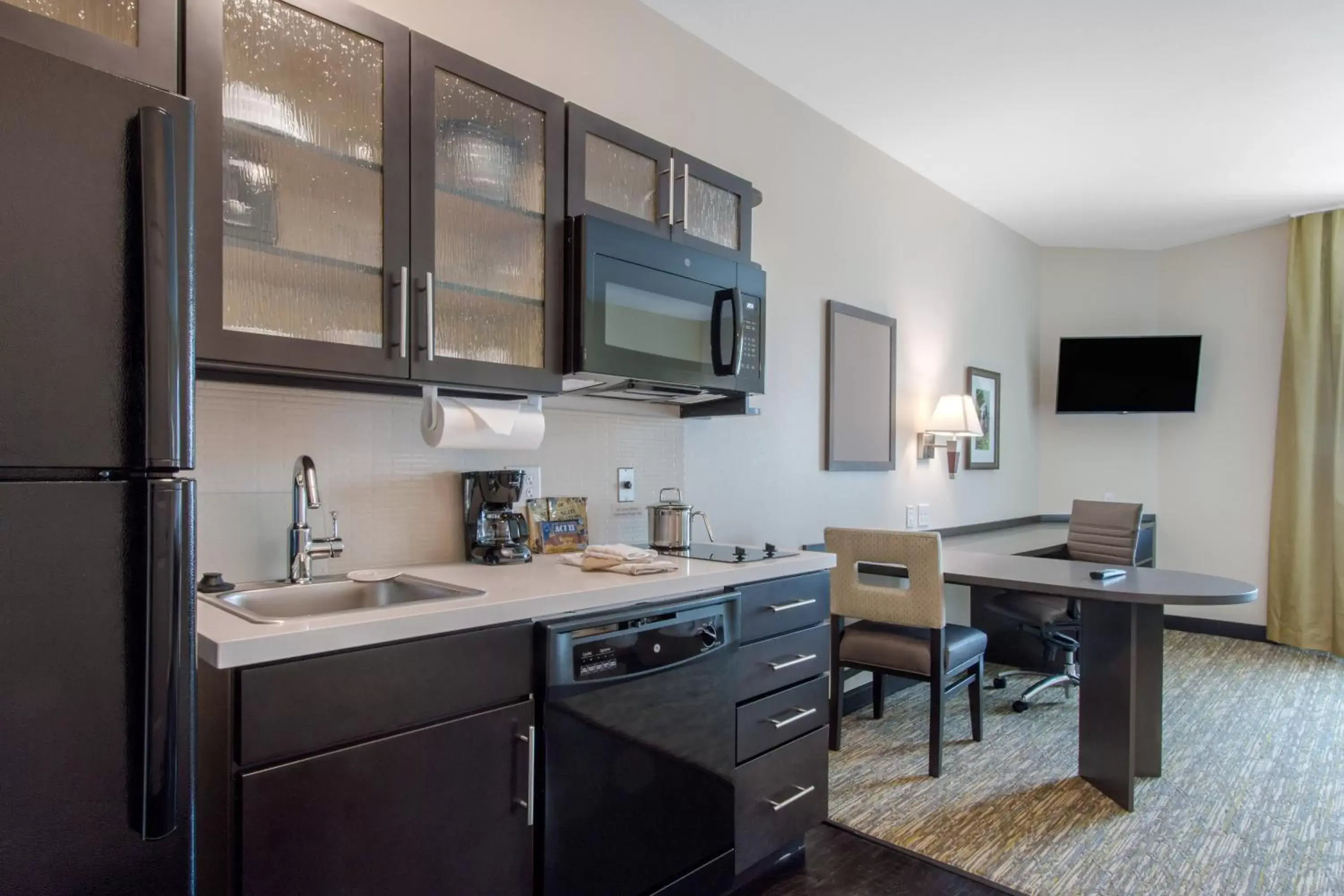 Bedroom, Kitchen/Kitchenette in Candlewood Suites - San Antonio Lackland AFB Area, an IHG Hotel
