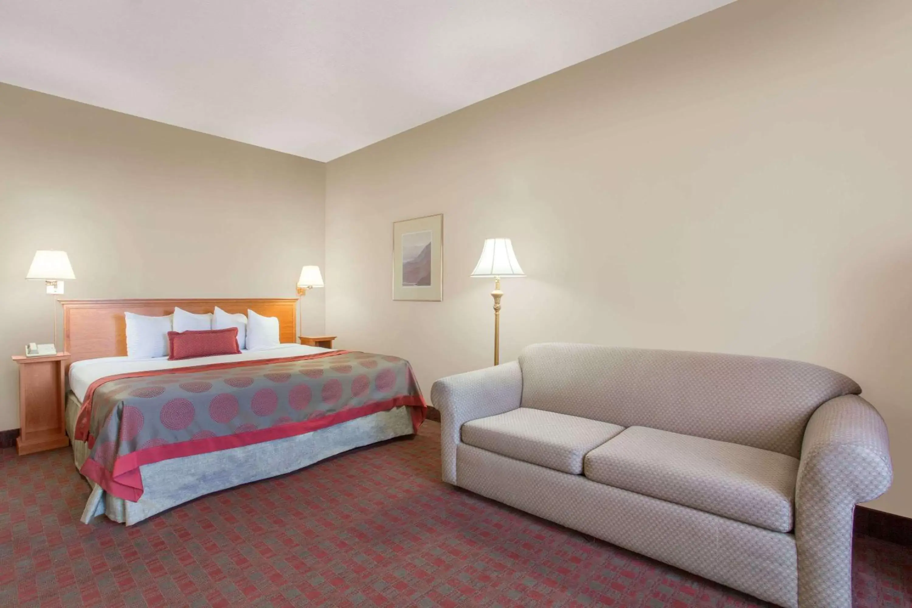 Photo of the whole room, Bed in Ramada by Wyndham St George