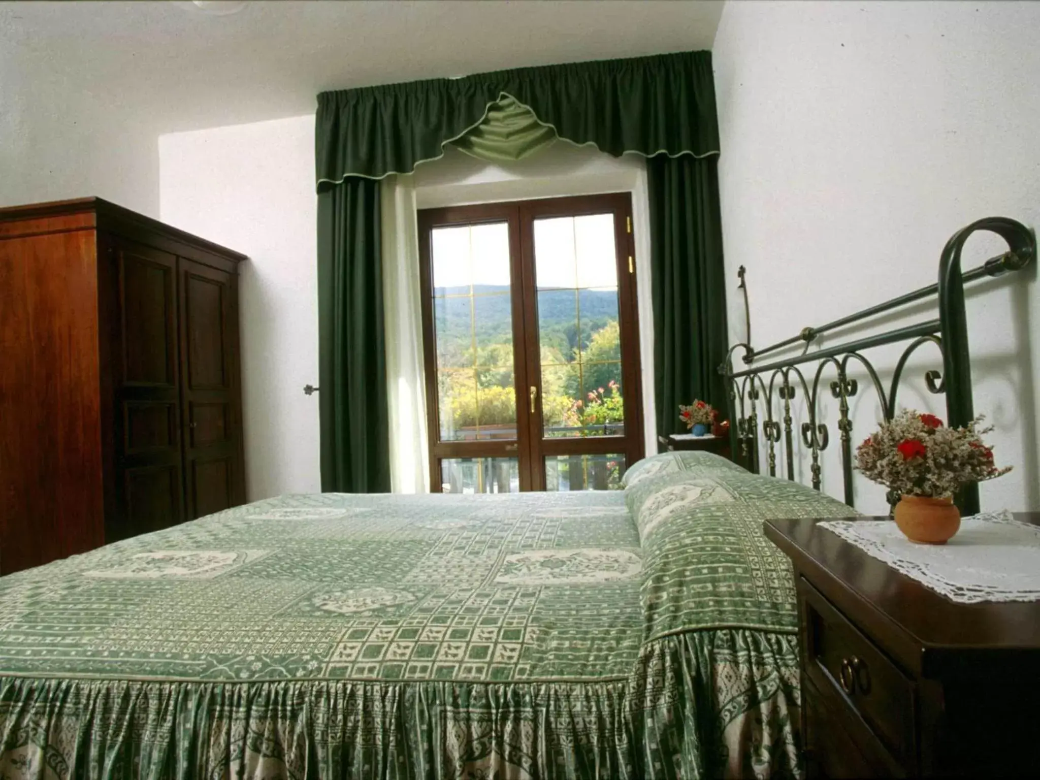 Bedroom, Bed in Albergo Le Macinaie - Monte Amiata