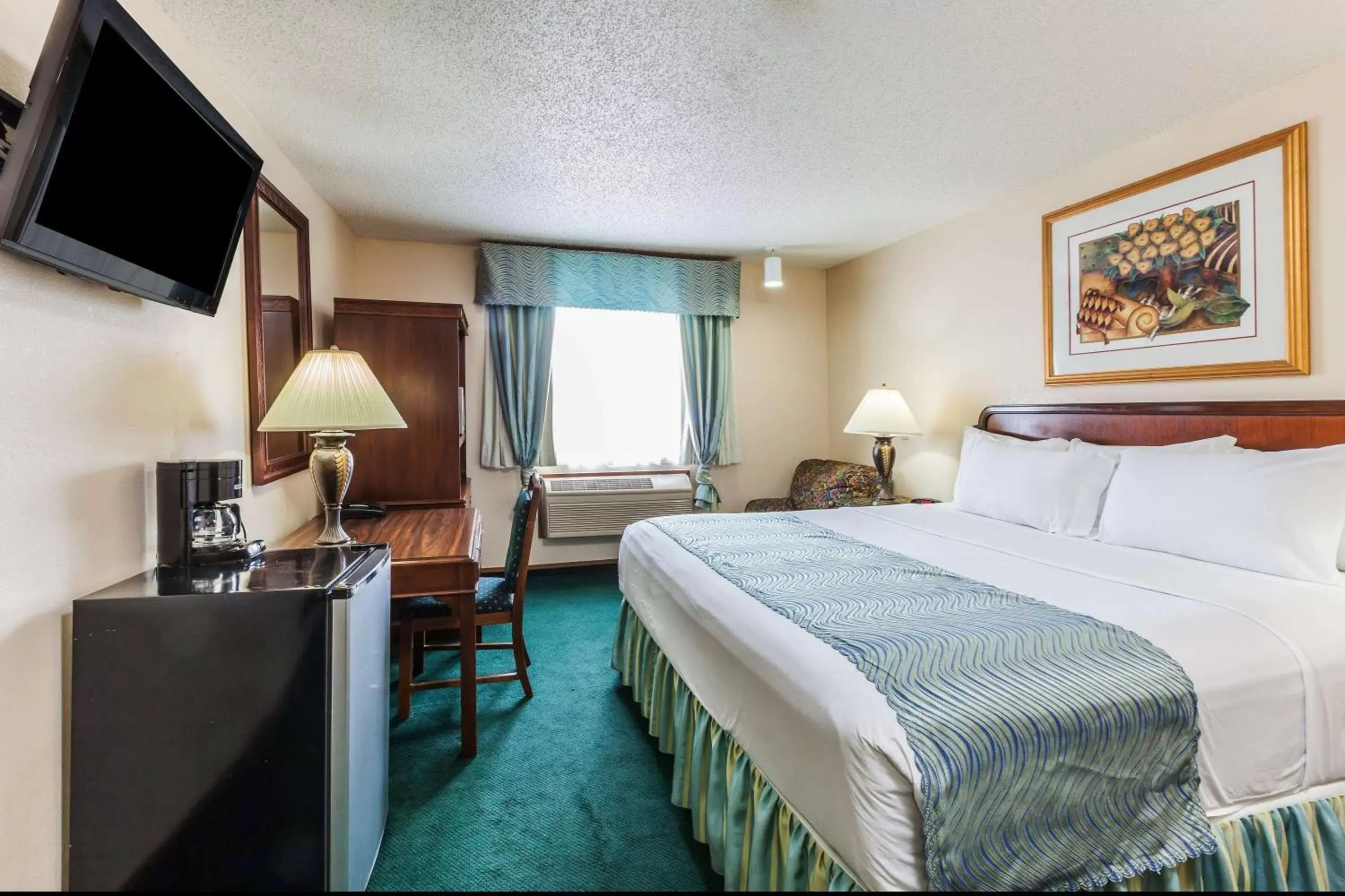 Photo of the whole room, Bed in Super 8 by Wyndham Irving DFW Airport/South