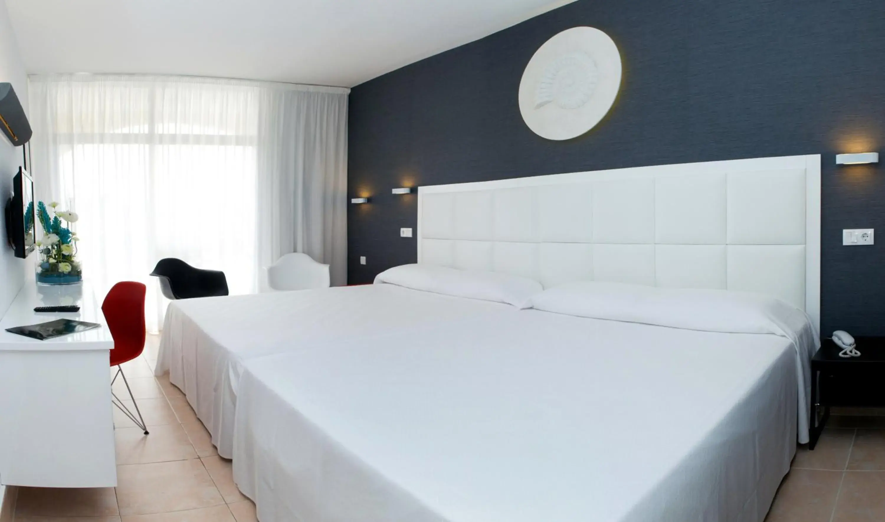 Photo of the whole room, Bed in Evenia Olympic Garden Photo of the whole room, Bed in Evenia Olympic Garden