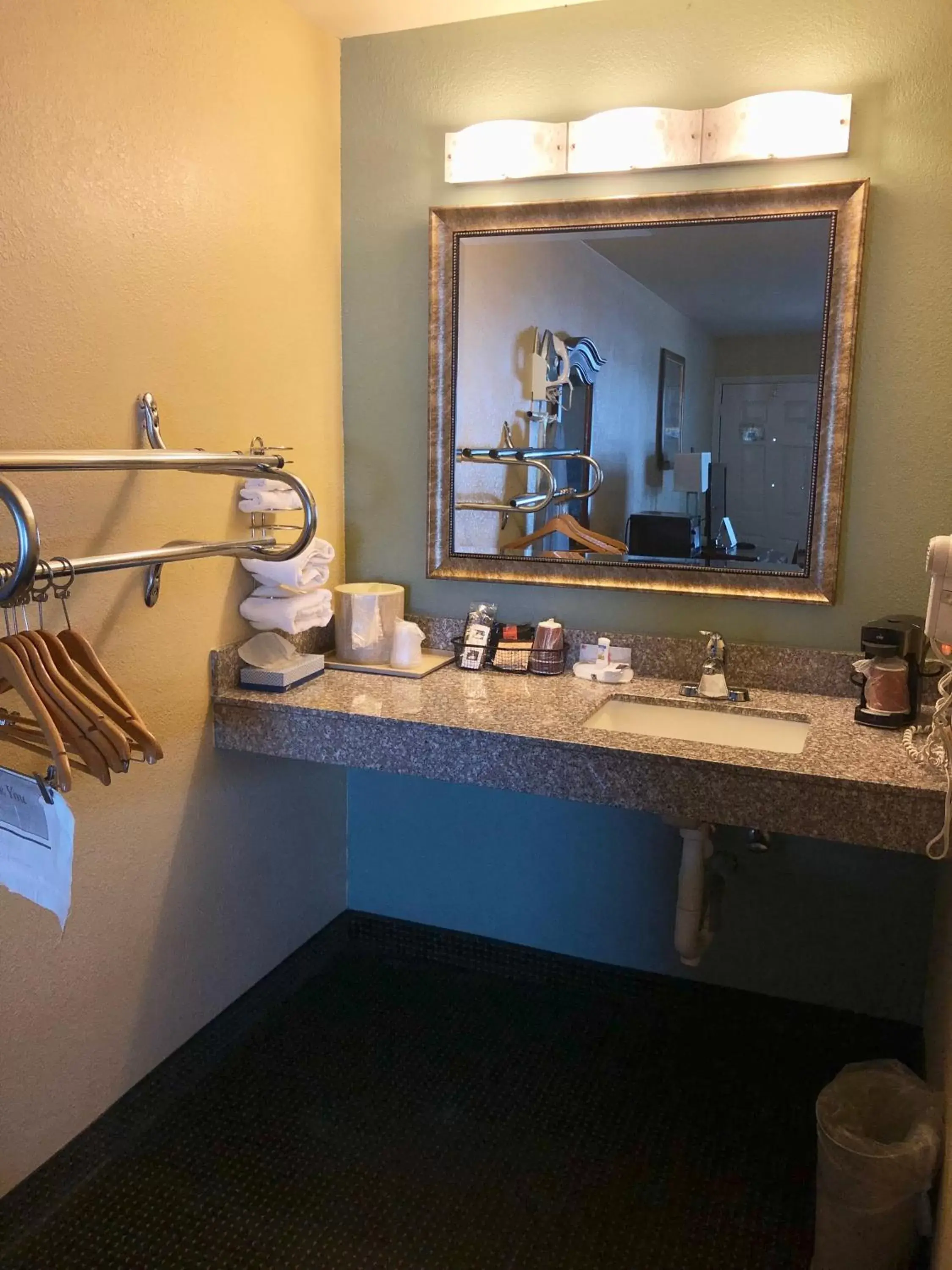 Bathroom in Key West Inn - Tunica Resort