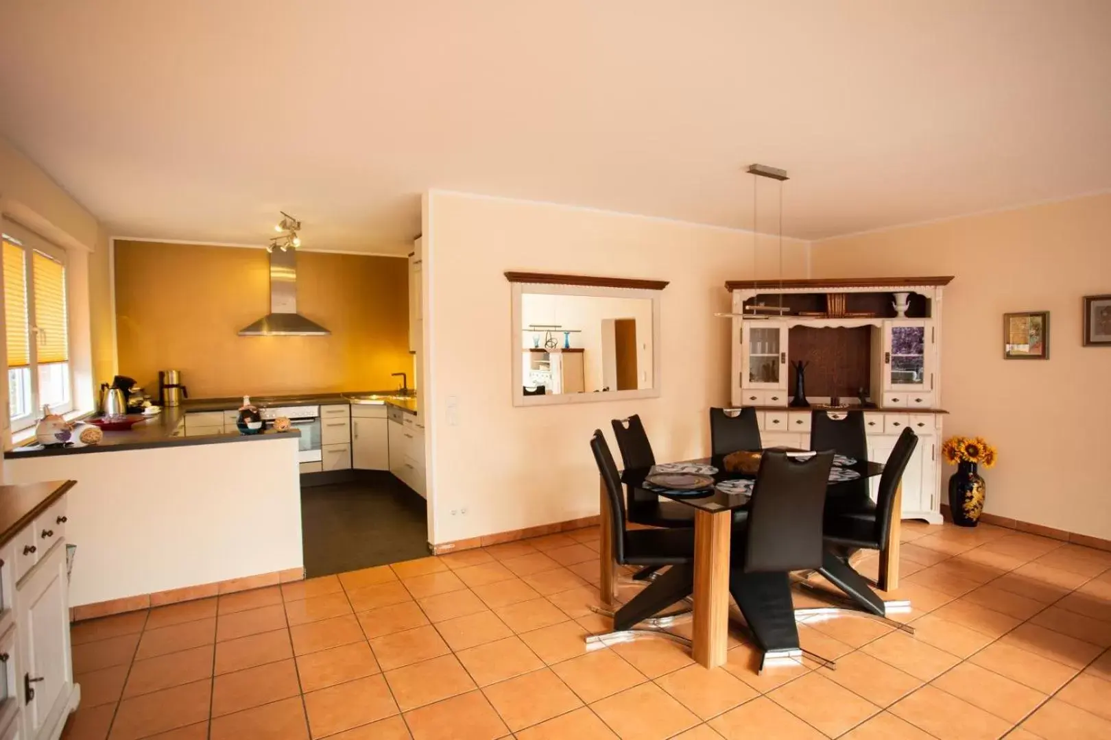 Dining area, Kitchen/Kitchenette in Hotel Am Sportpark