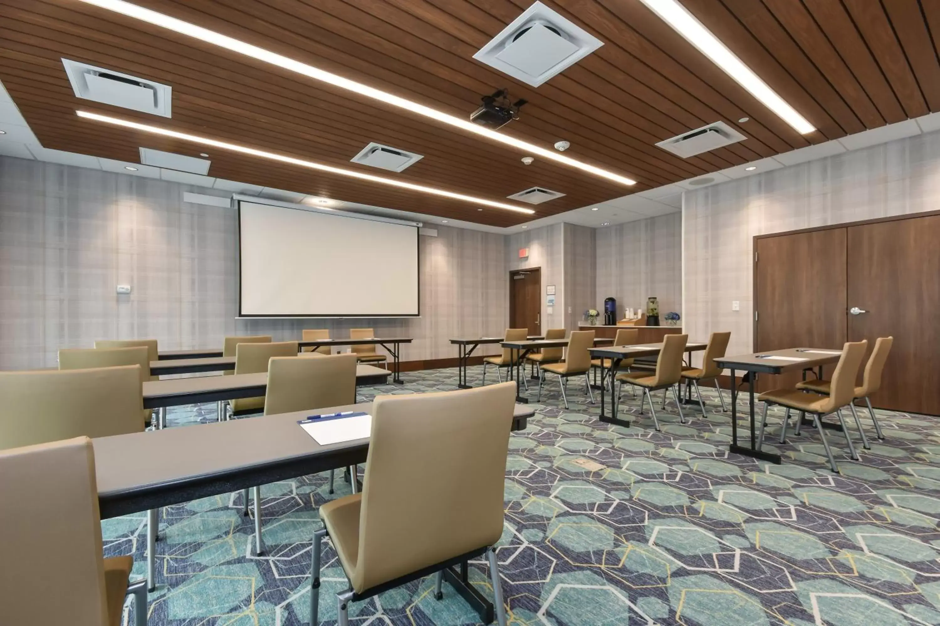 Meeting/conference room in Holiday Inn Express & Suites Charlotte - Ballantyne, an IHG Hotel