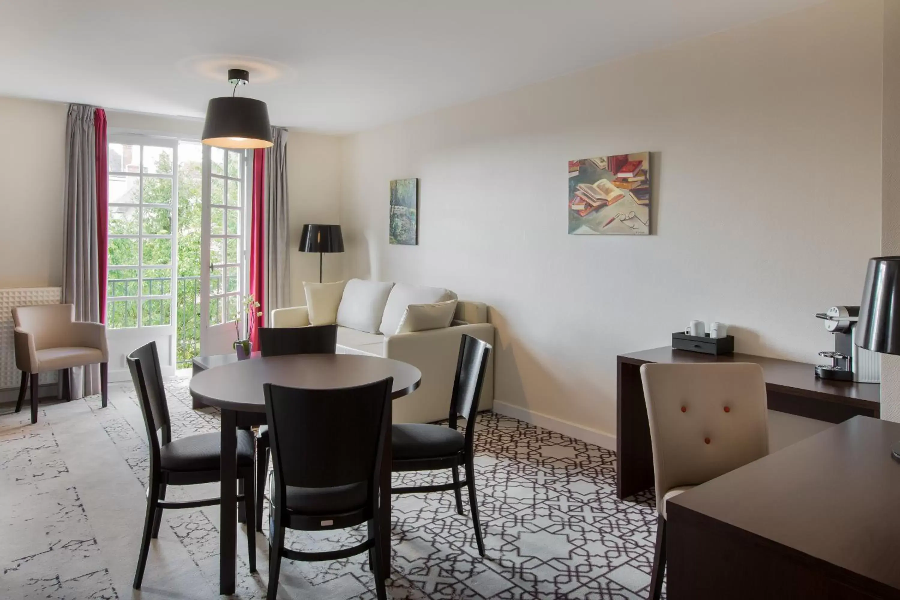 Dining Area in Best Western Blanche De Castille Dourdan