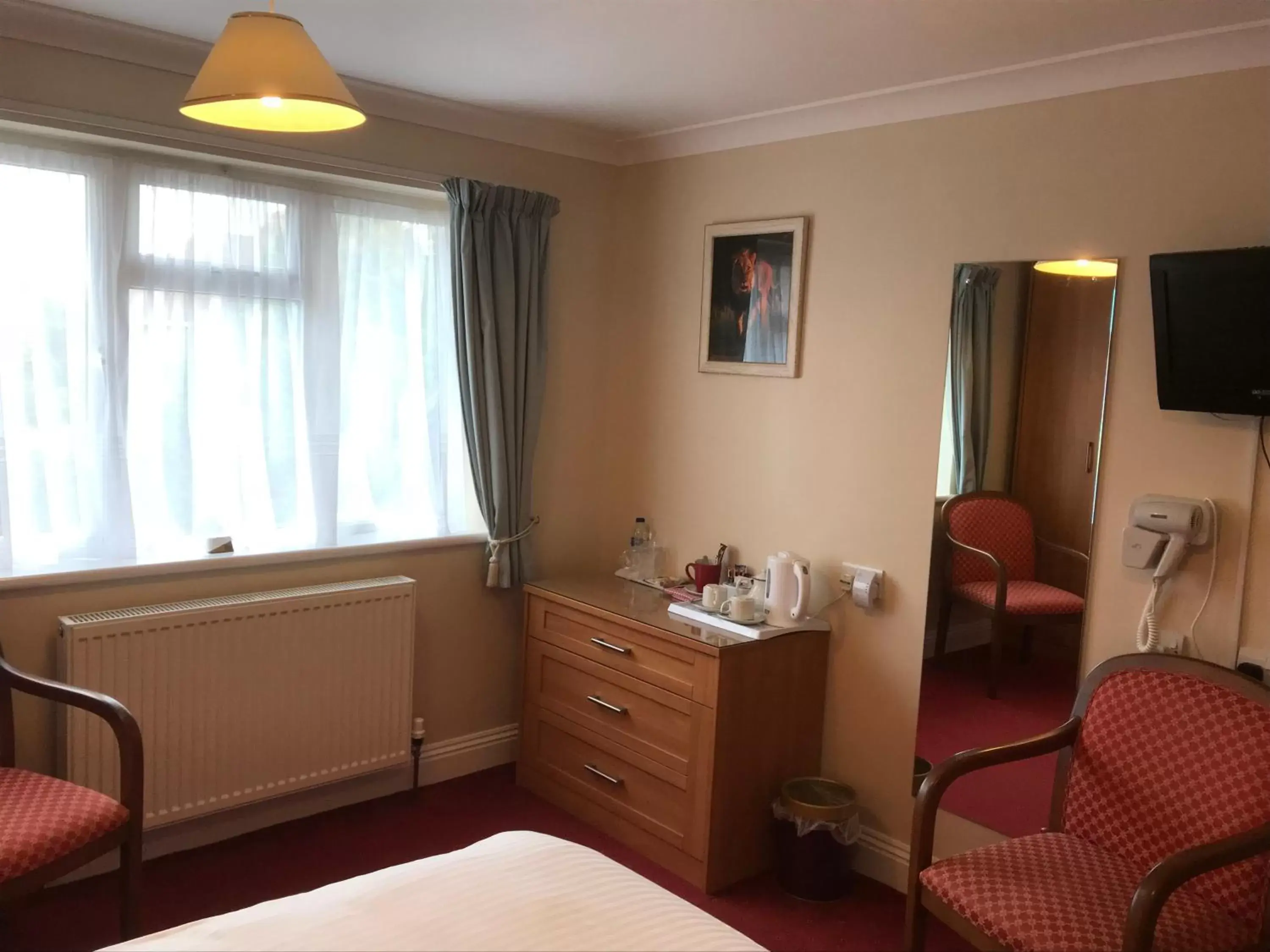 Double Room with Private Bathroom in Merton House