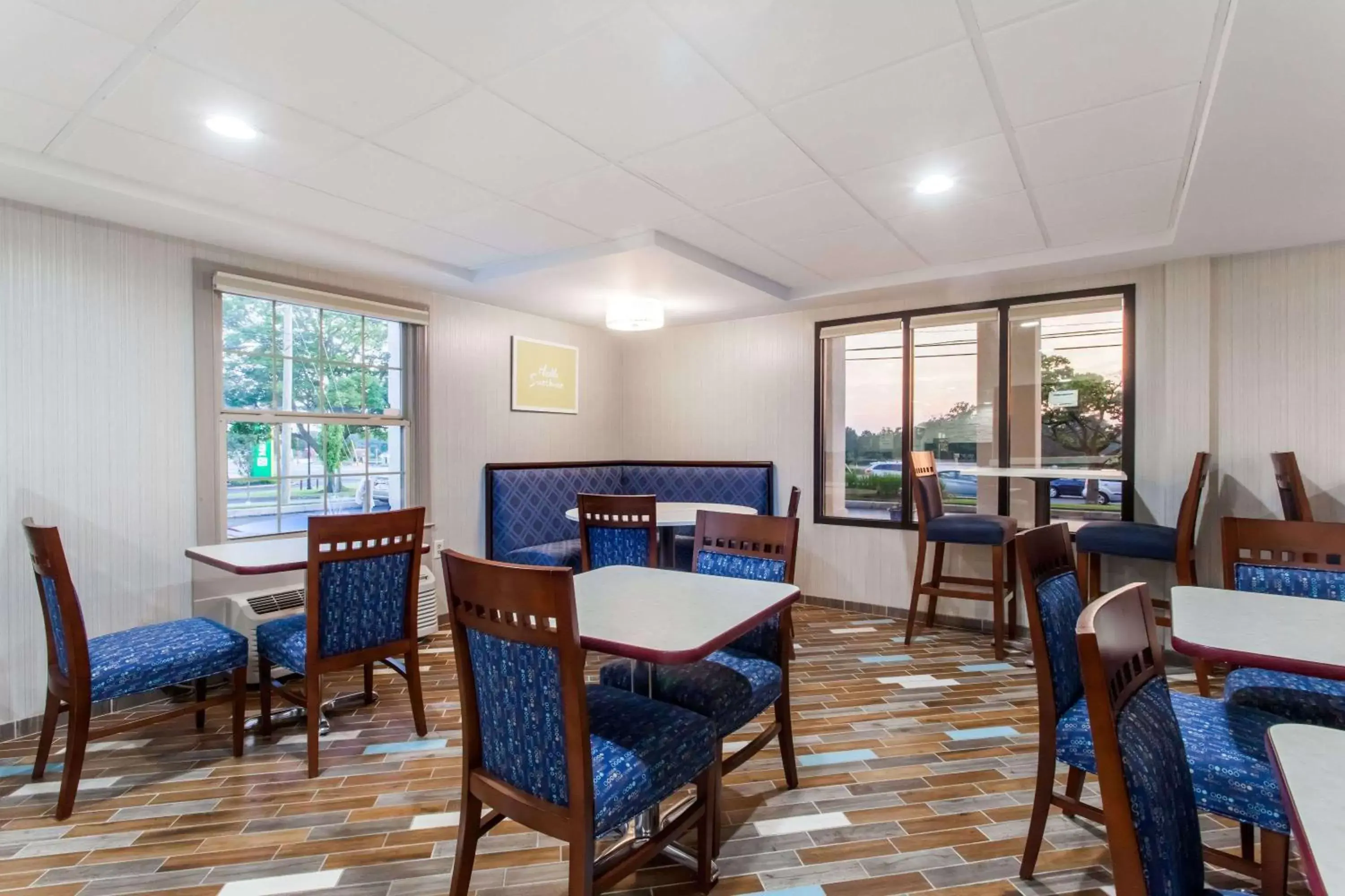 Lobby or reception, Restaurant/Places to Eat in Days Inn by Wyndham Wilmington/Newark