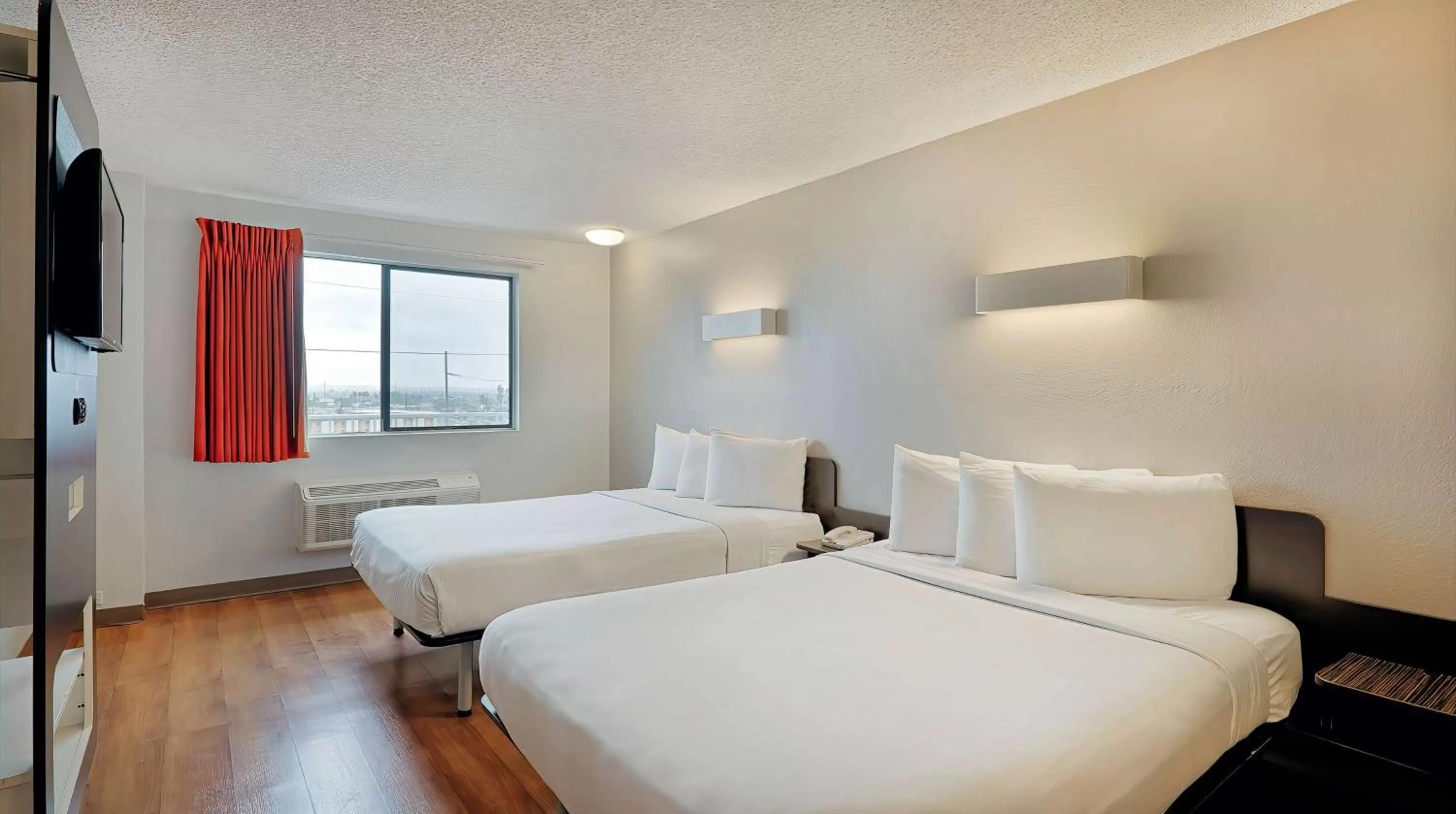 Bedroom, Bed in Motel 6-Los Angeles, CA - Los Angeles - LAX