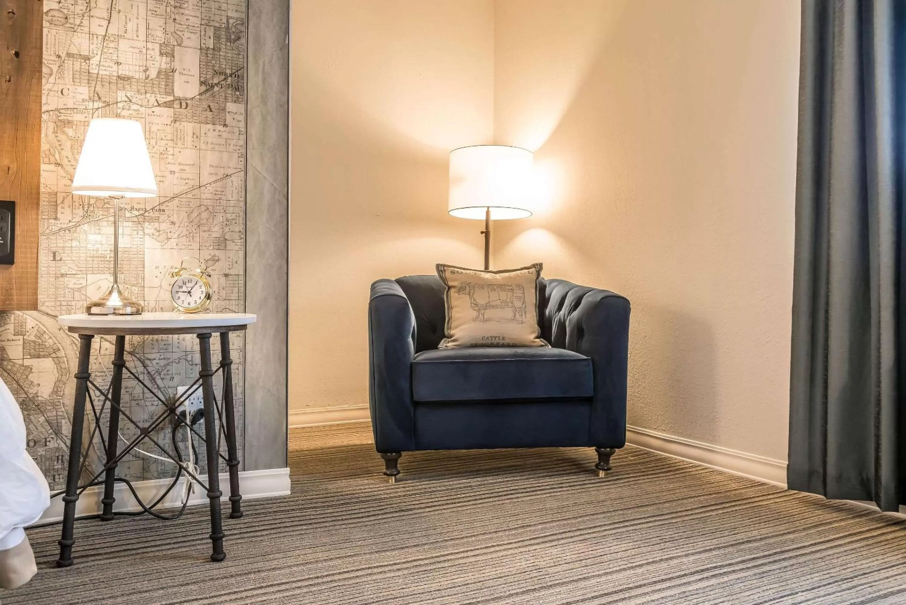 Photo of the whole room in enVision Hotel Saint Paul South