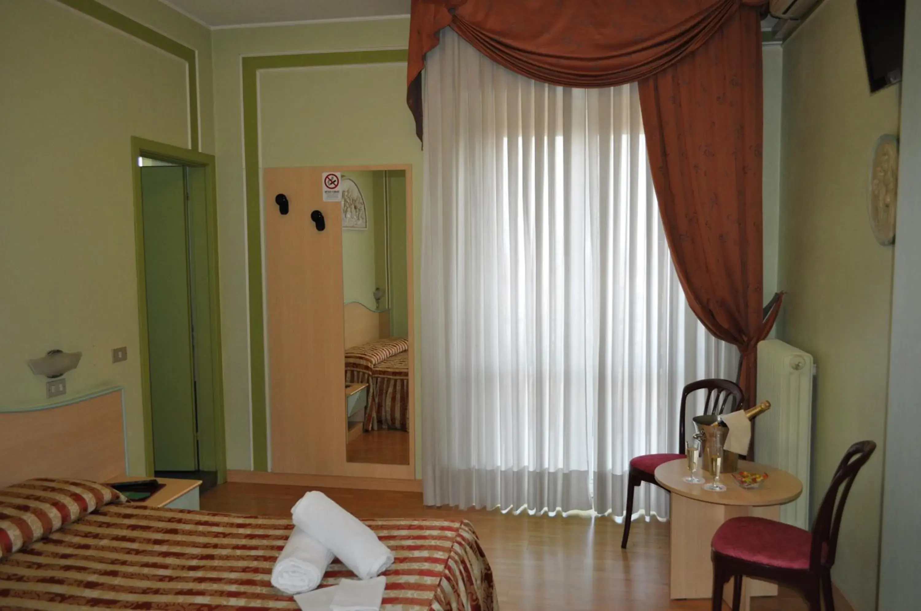 Photo of the whole room, Bed in Hotel Alsazia