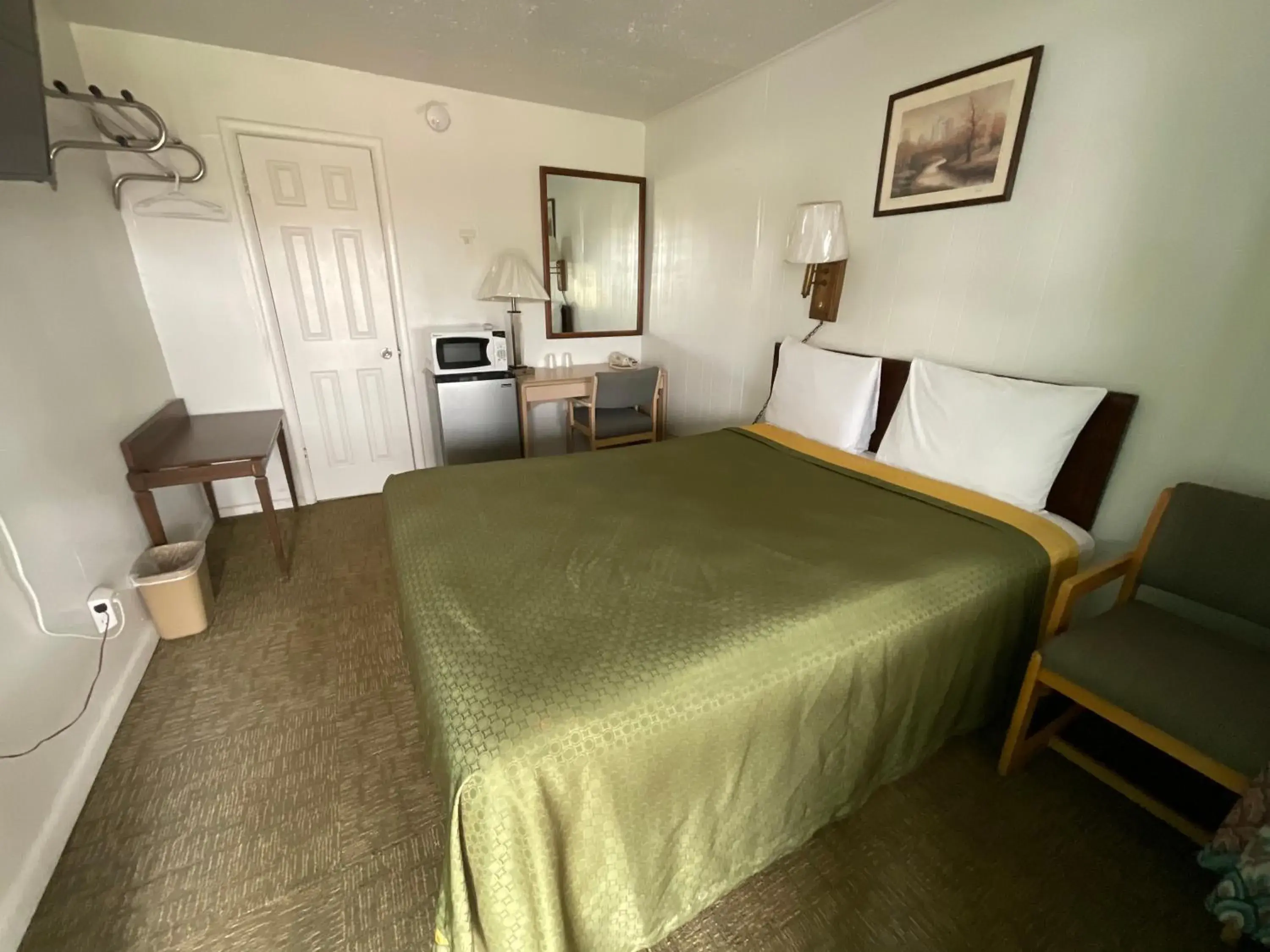 Bedroom, Bed in Kansan Motel Bedroom, Bed in Kansan Motel