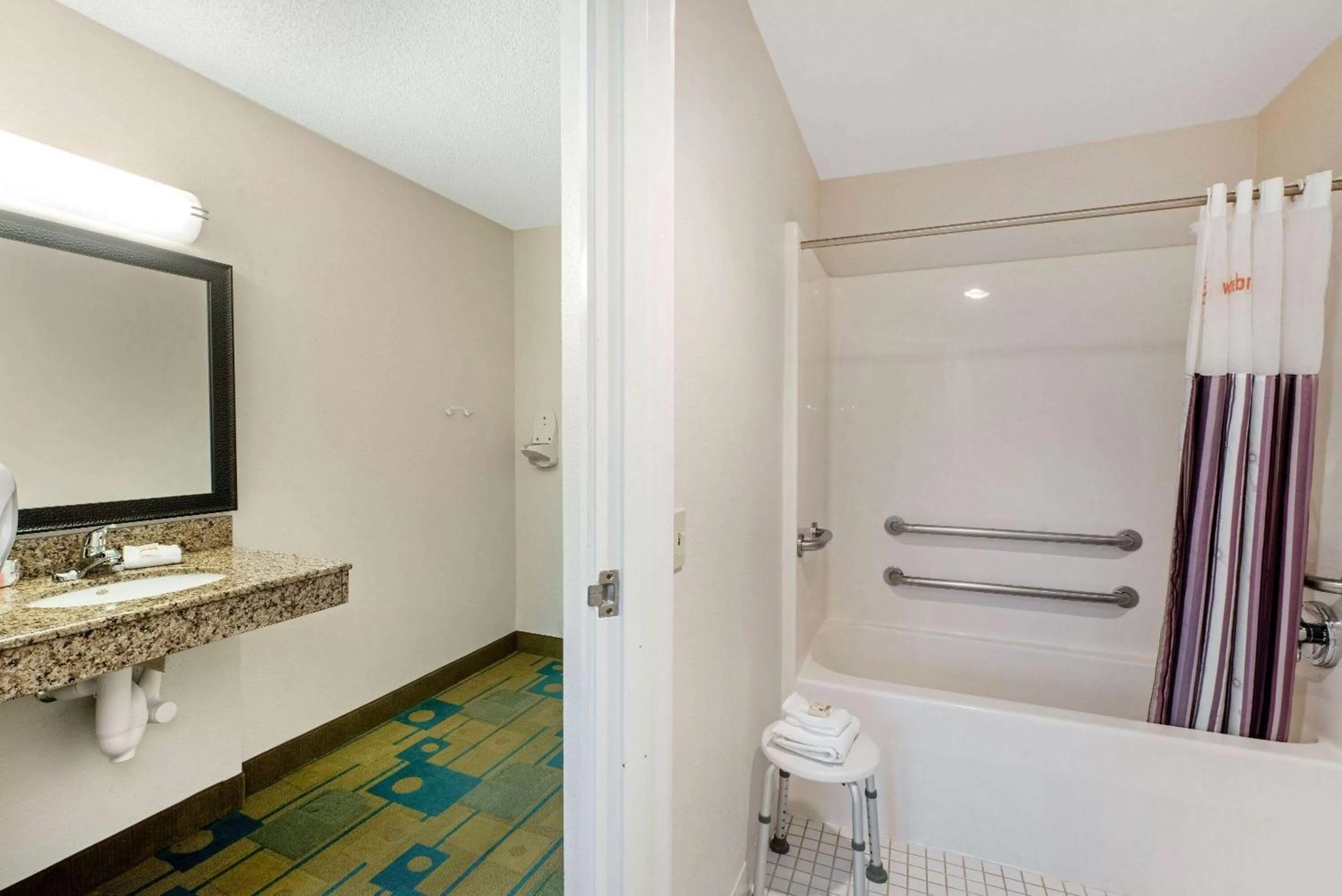 Bathroom in La Quinta by Wyndham Mansfield OH