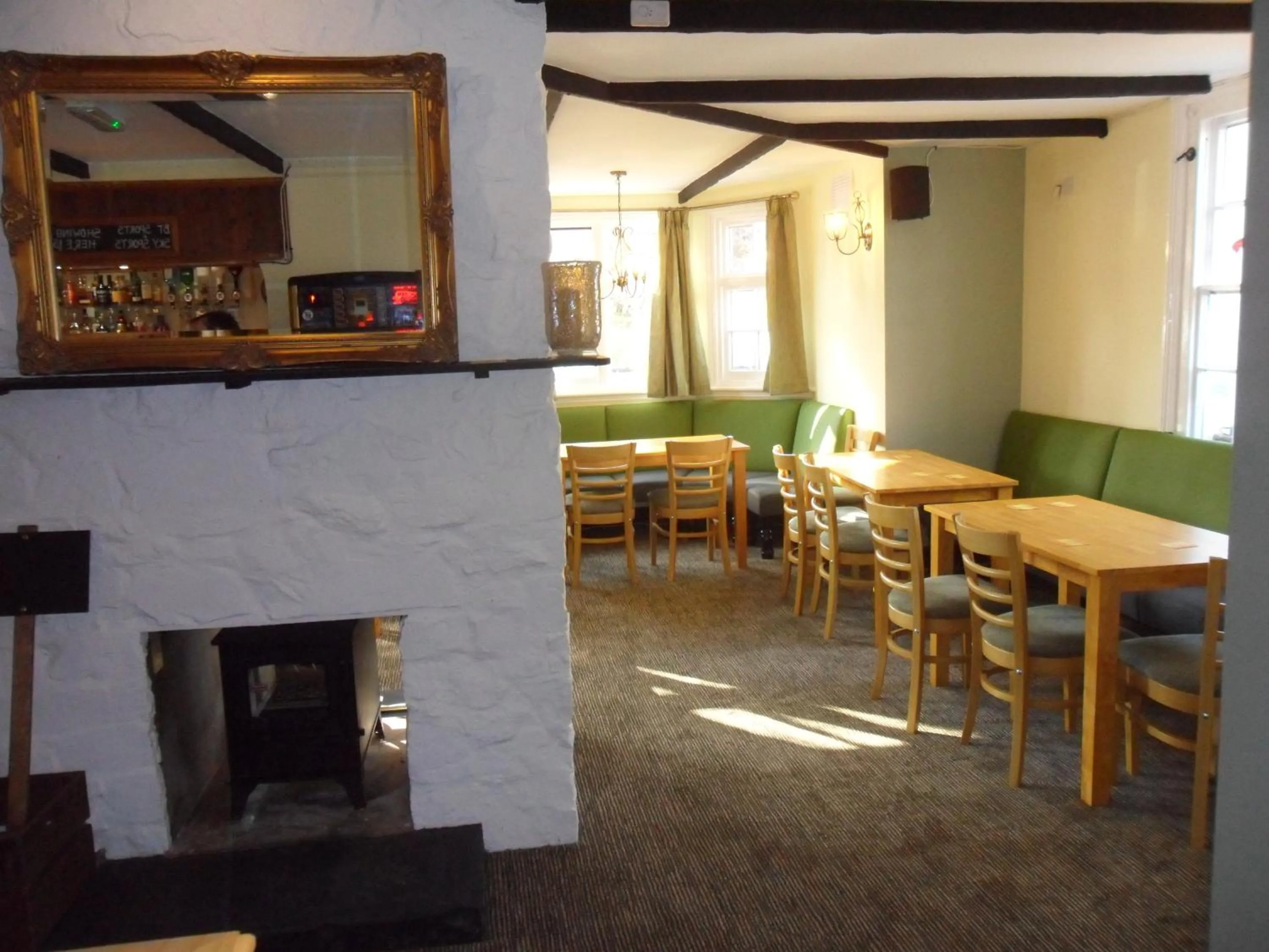 Lounge or bar in The London Inn