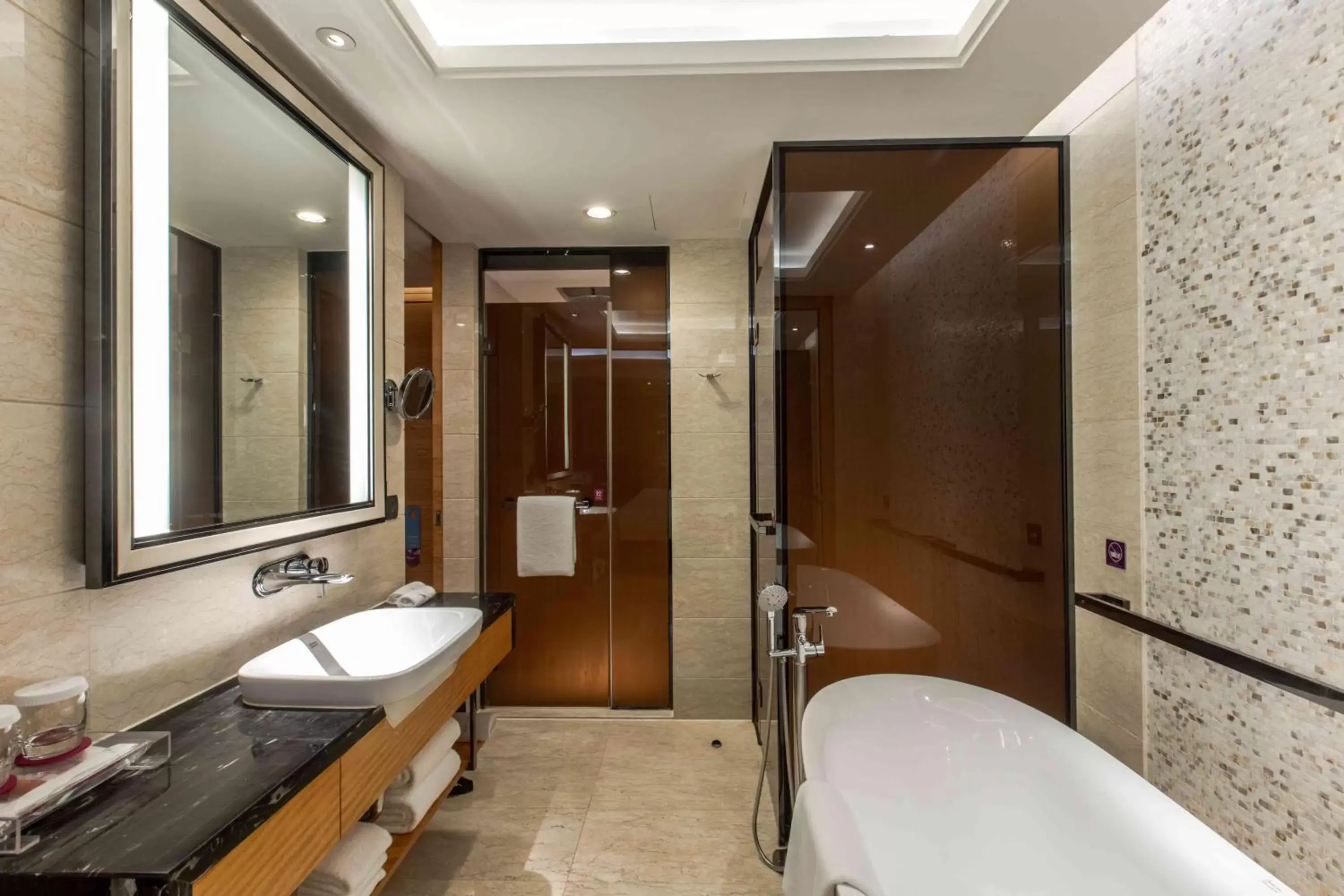 Shower, Bathroom in Crowne Plaza Hotel Lanzhou, an IHG Hotel