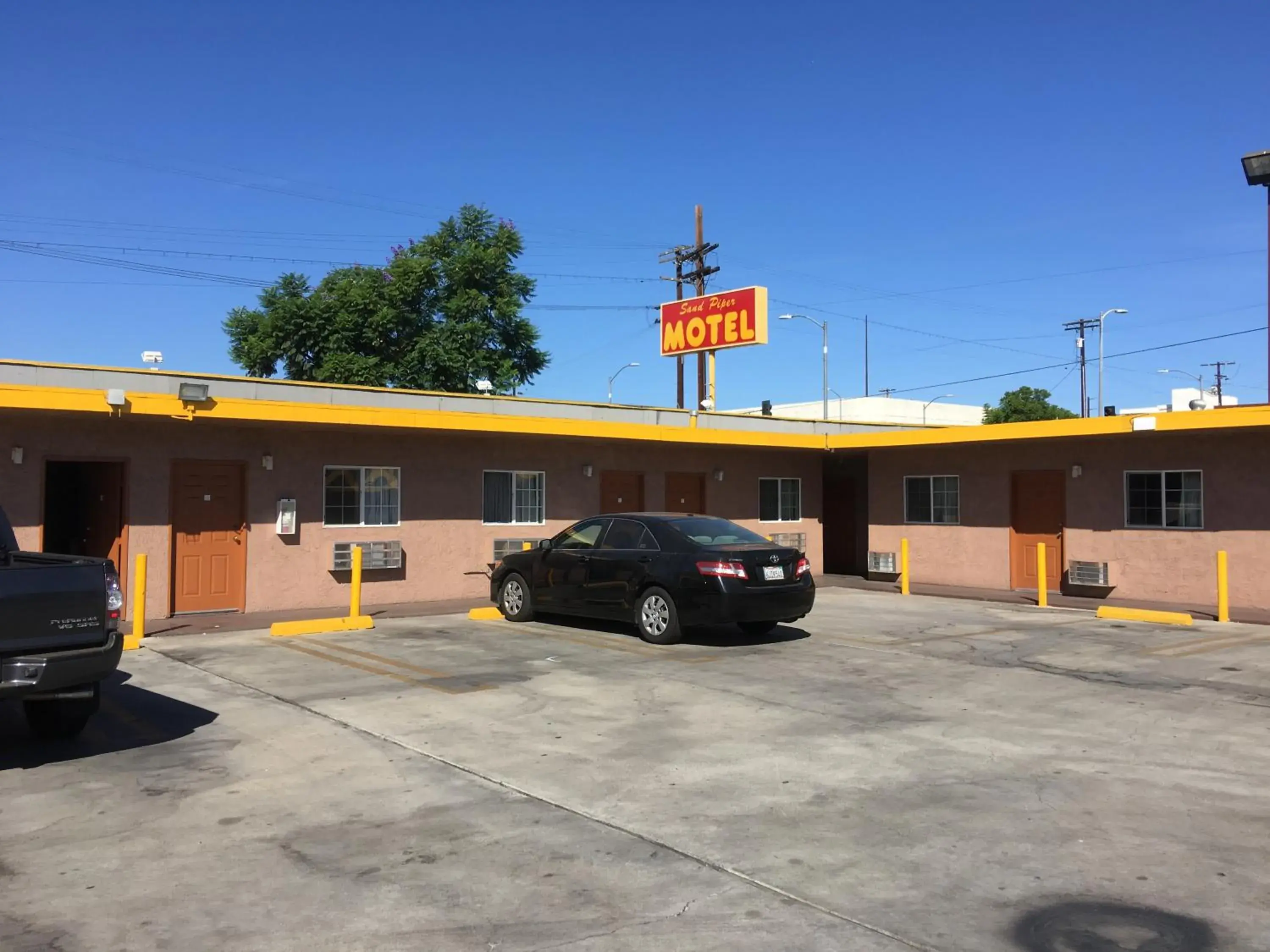 Day, Facade/Entrance in SandPiper Motel - Los Angeles