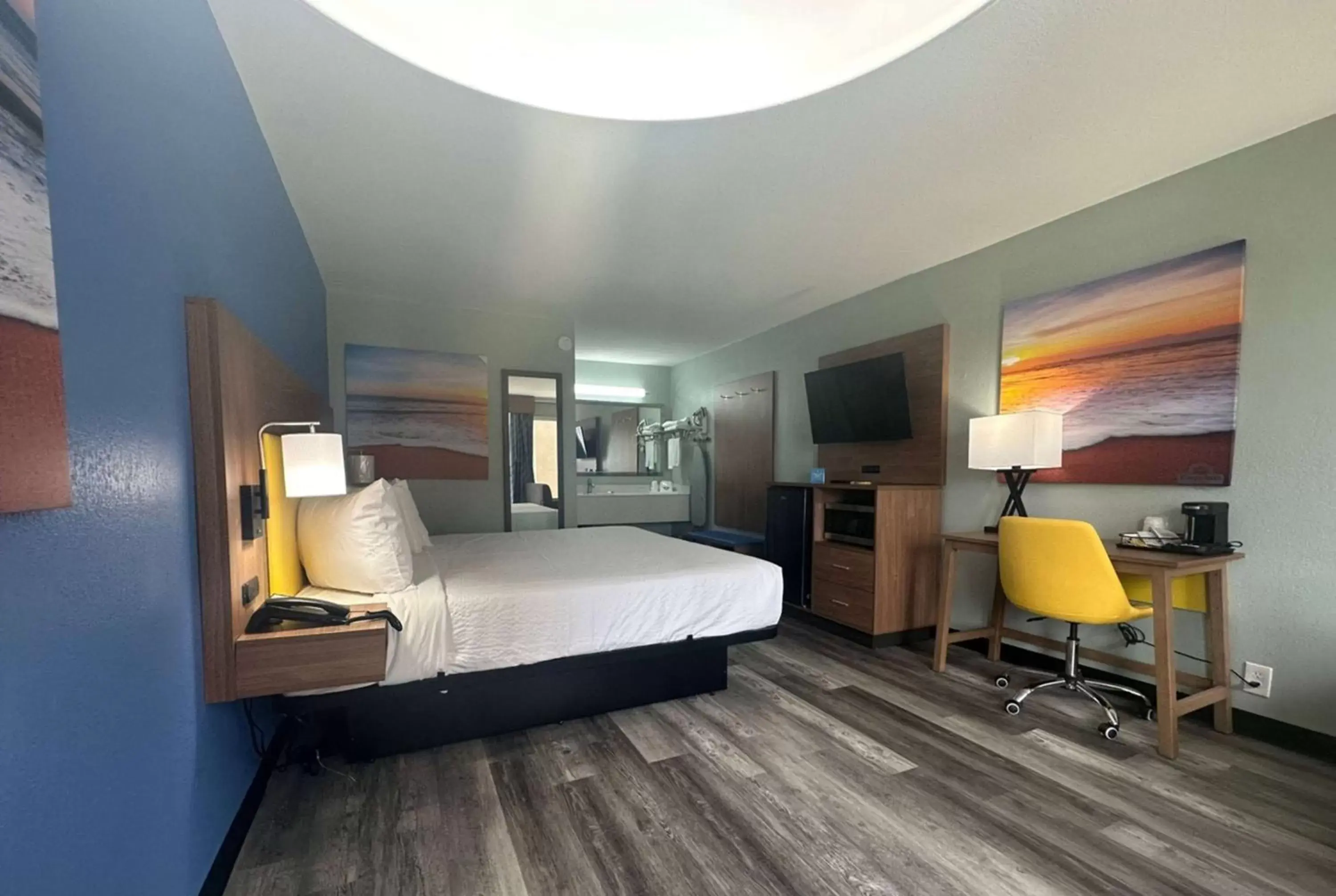 Photo of the whole room in Days Inn & Suites by Wyndham Jennings