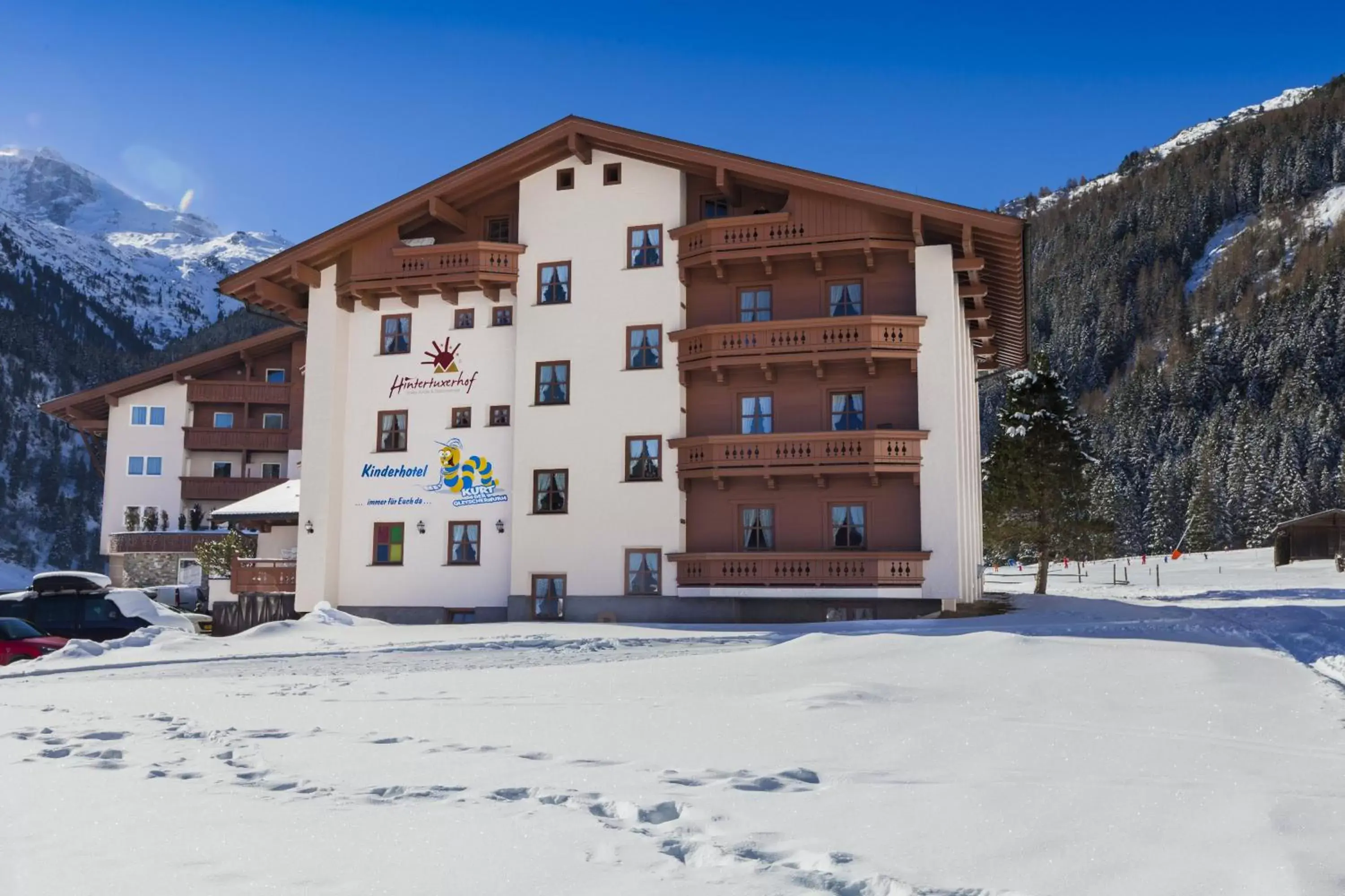 Facade/entrance, Winter in Kinder- & Gletscherhotel Hintertuxerhof