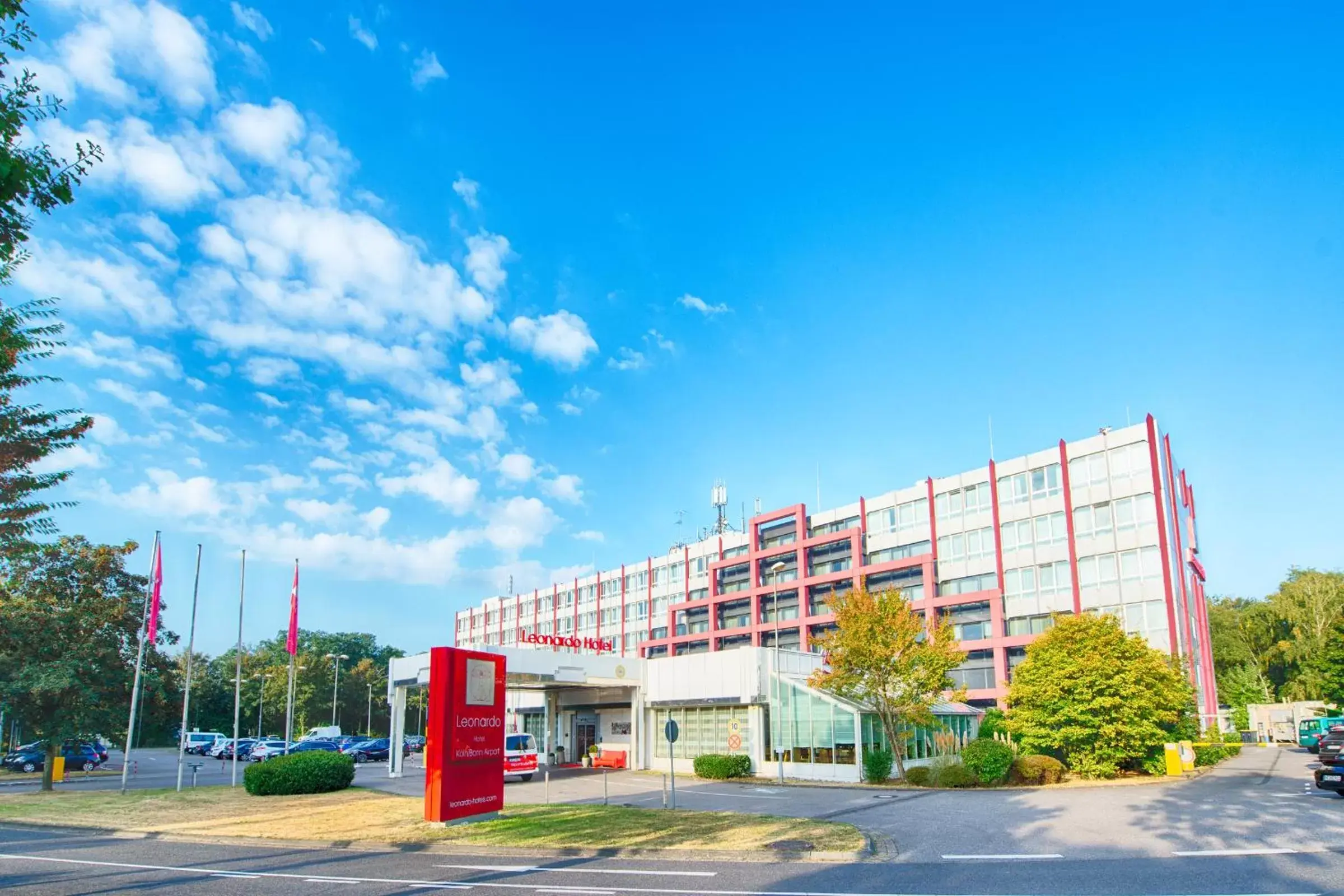 Property Building in Leonardo Hotel Köln Bonn Airport