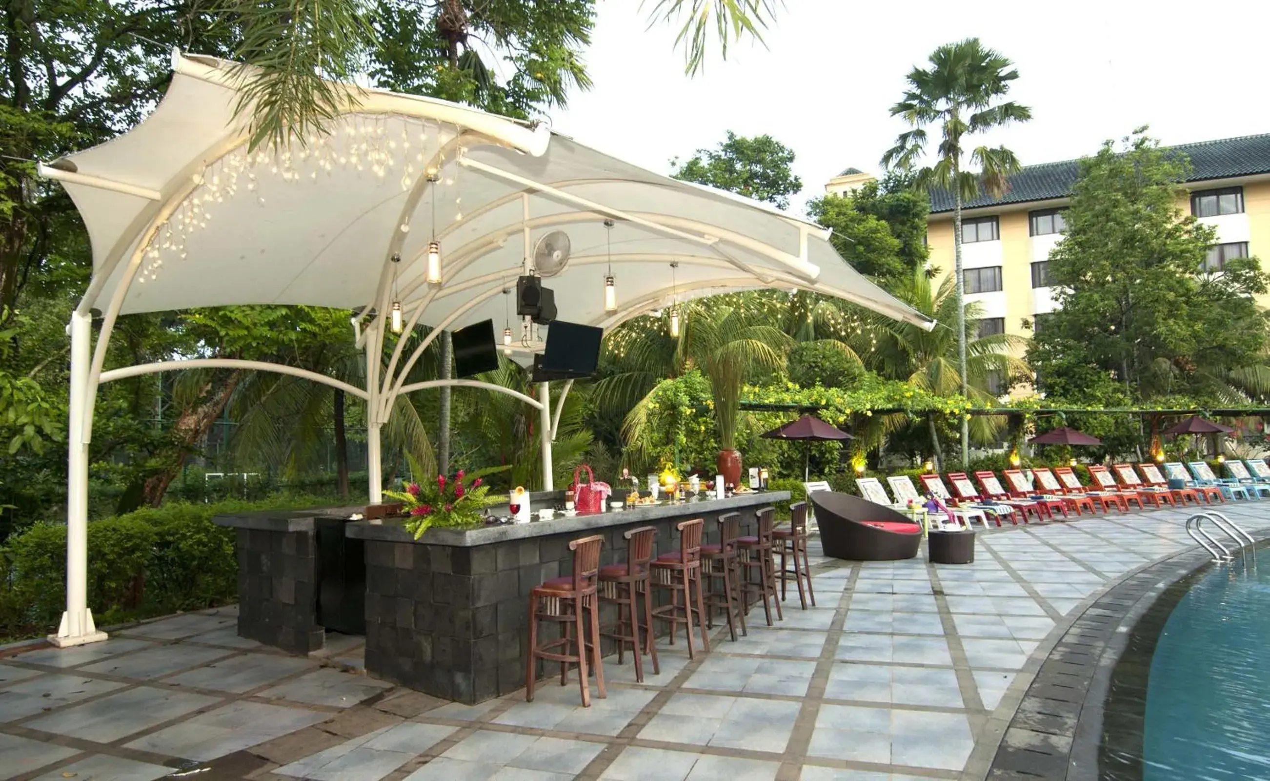 Lounge or bar, Restaurant/Places to Eat in Prime Plaza Hotel Purwakarta