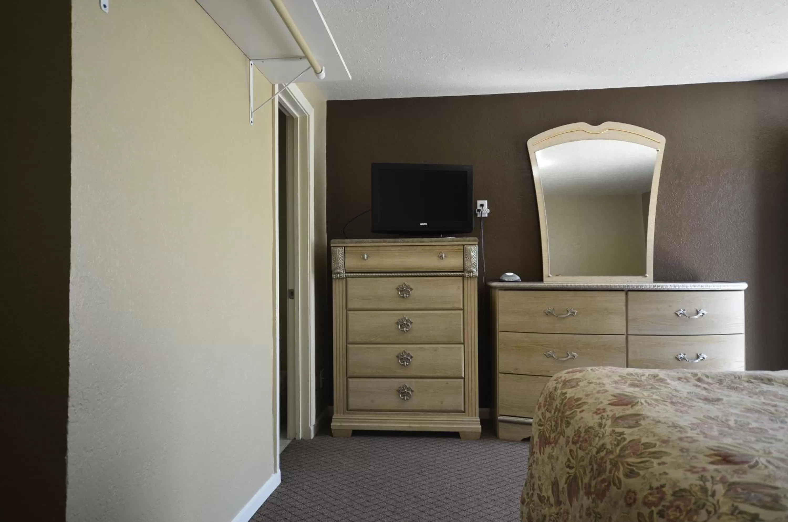 TV and multimedia, Bed in Best Inn Motel Salina
