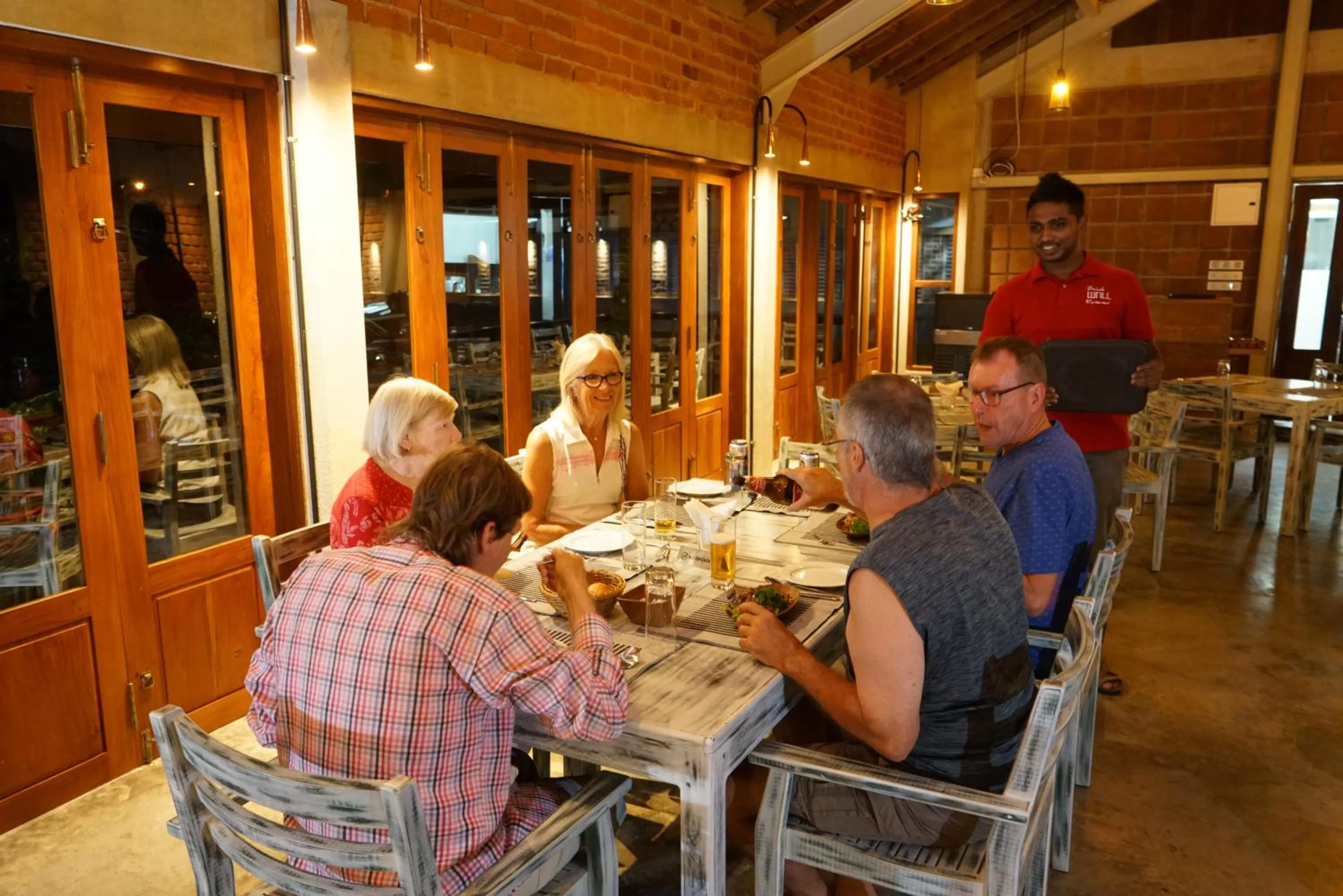 Restaurant/places to eat in Olinia Airport Hotel