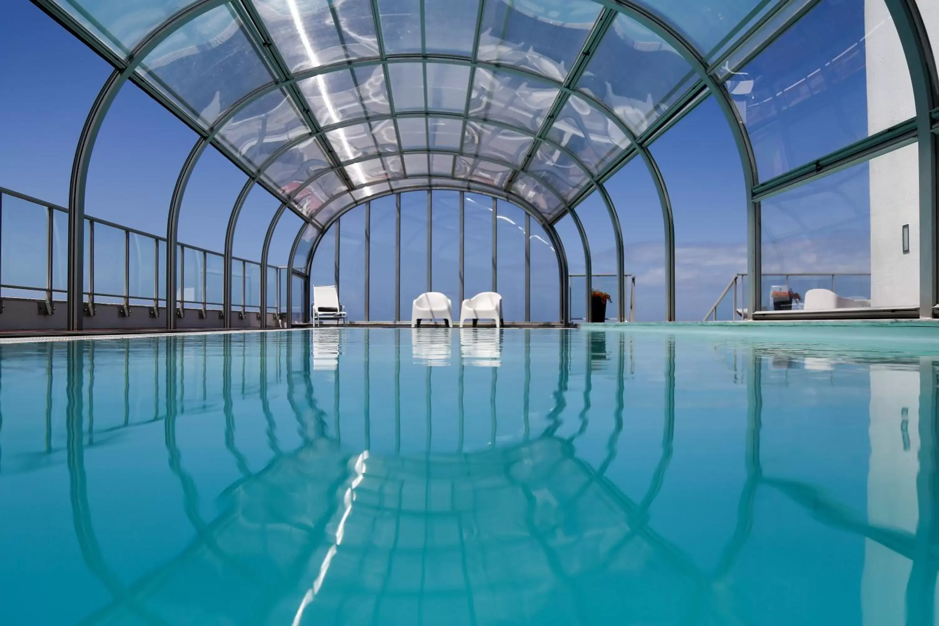 Swimming Pool in Hotel Praia