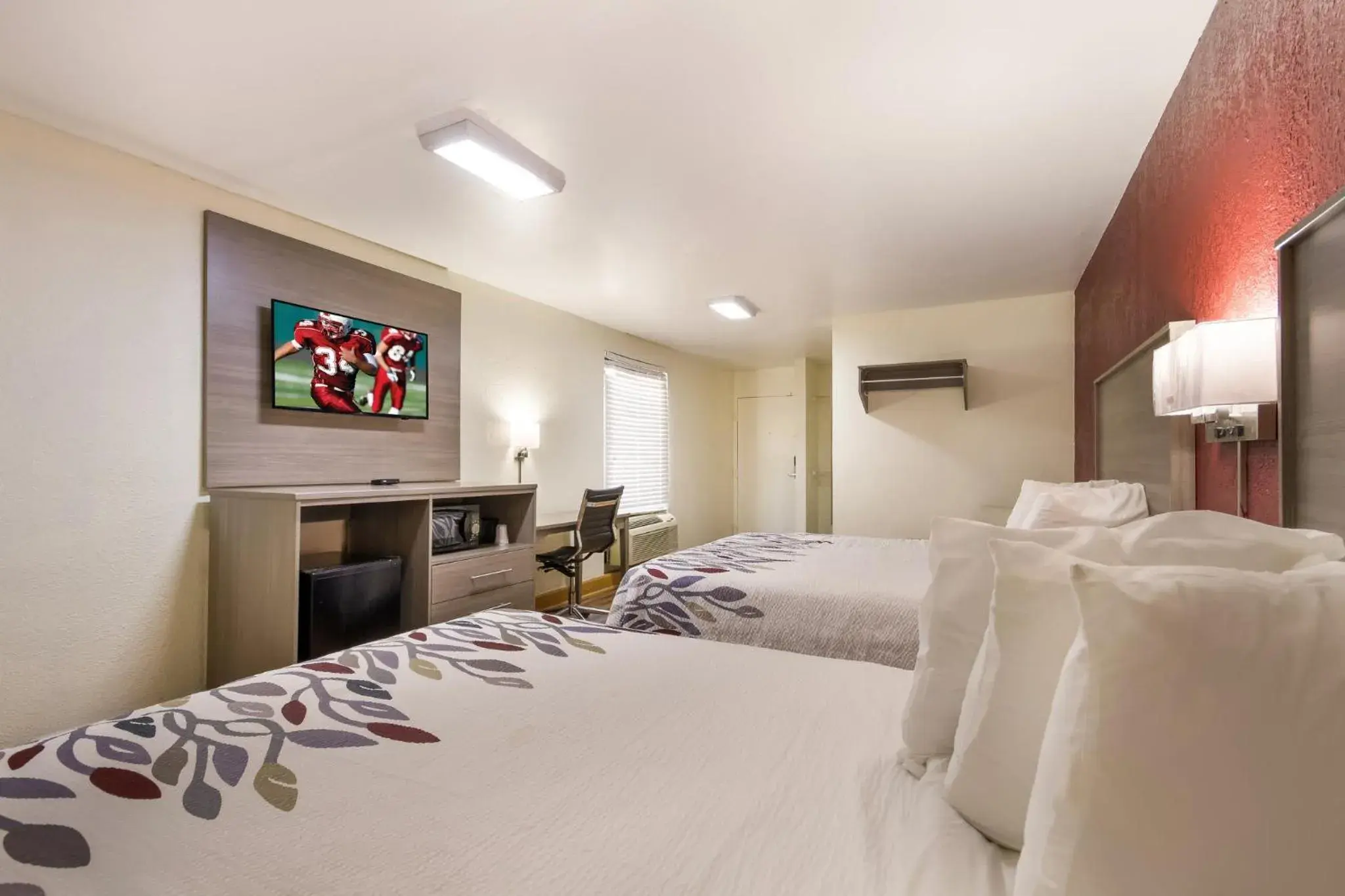 Photo of the whole room, Bed in Red Roof Inn Crestview Photo of the whole room, Bed in Red Roof Inn Crestview