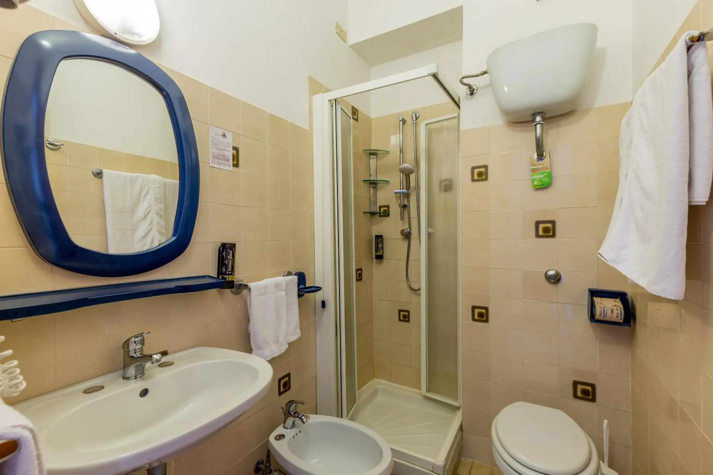 Bathroom in Hotel El Balear