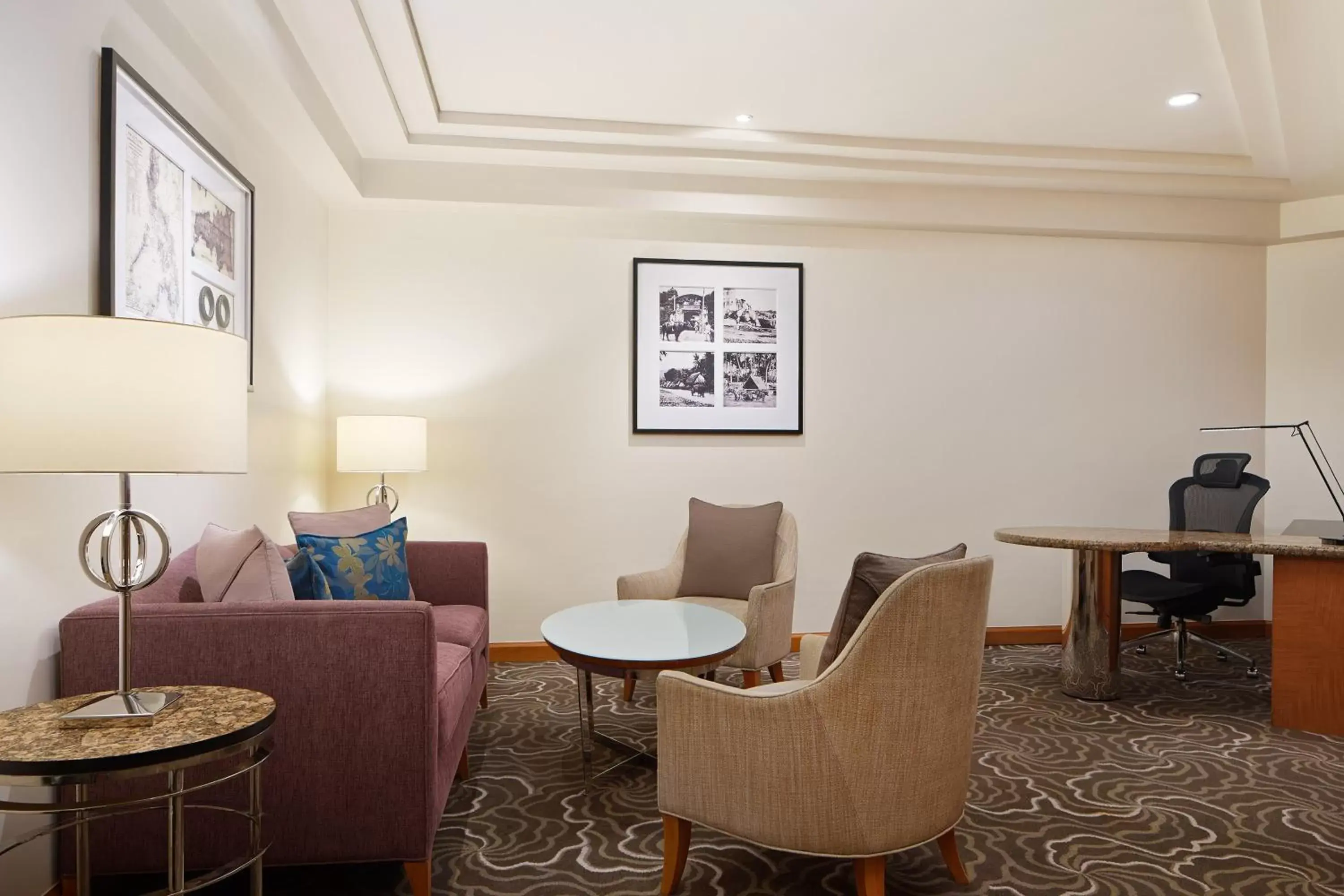 Living room, Seating Area in Sheraton Manila Bay