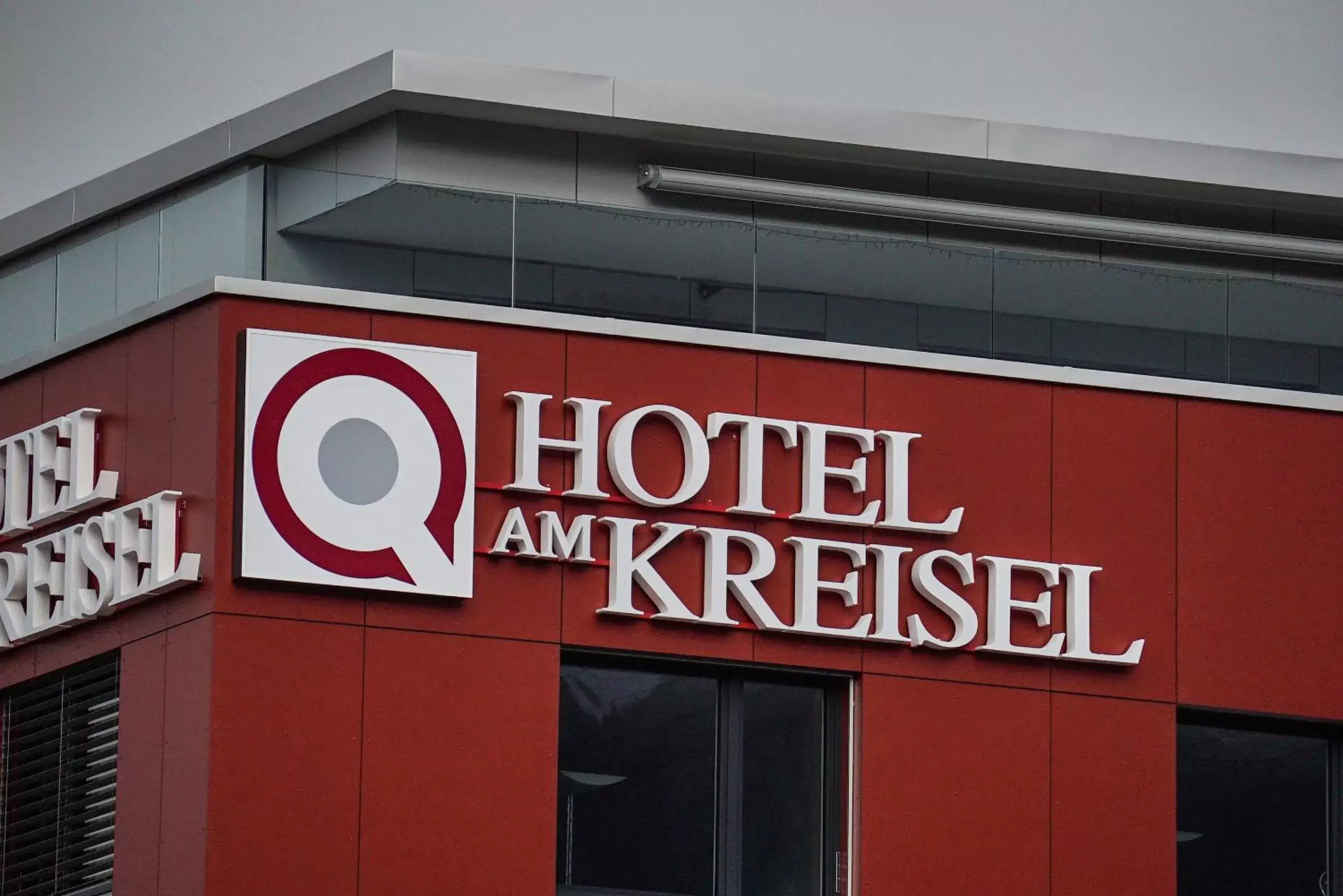Property logo or sign in Hotel am Kreisel: Self-Service Check-In Hotel