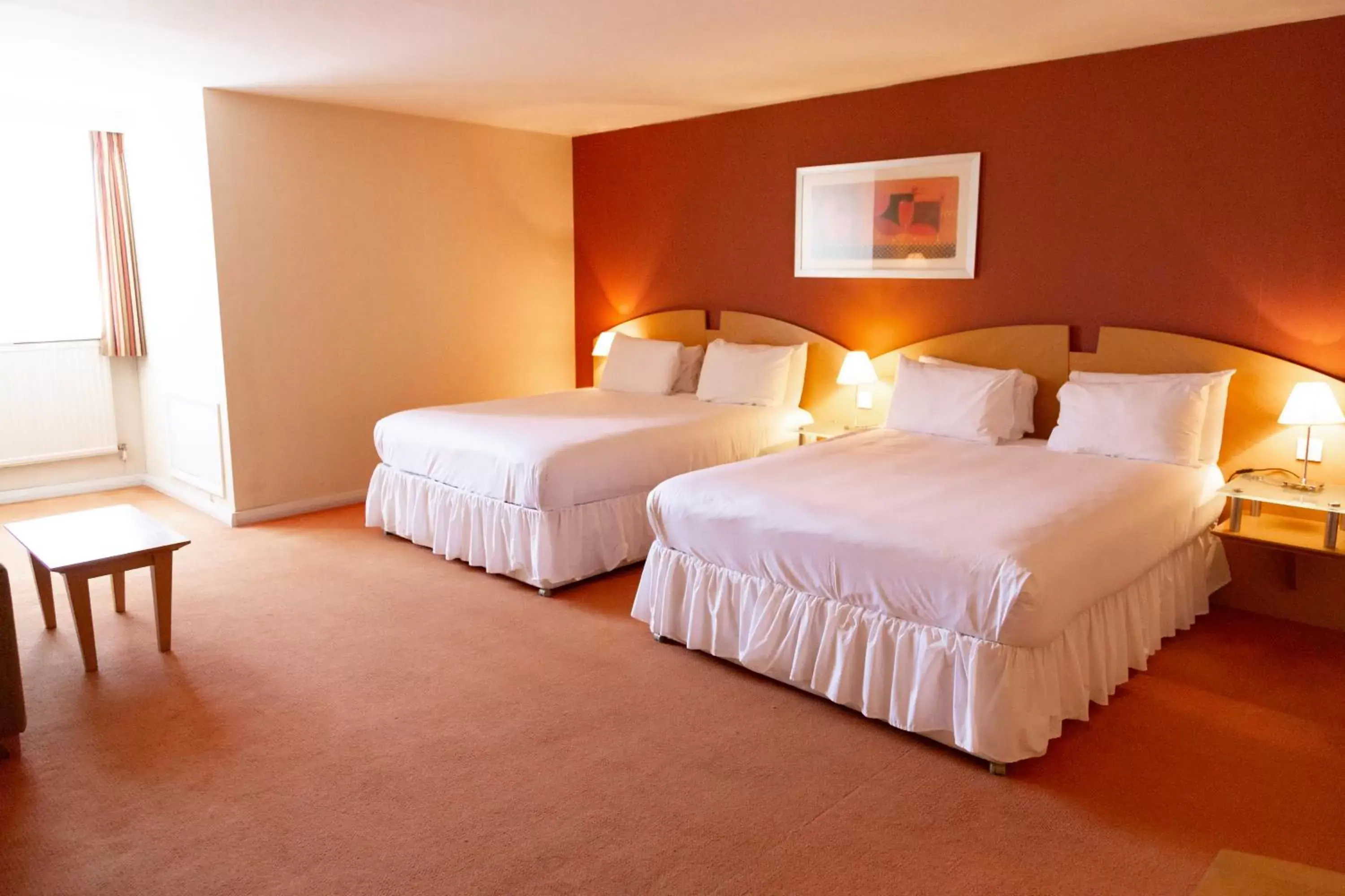 Bed in Holiday Inn Ashford - North A20, an IHG Hotel