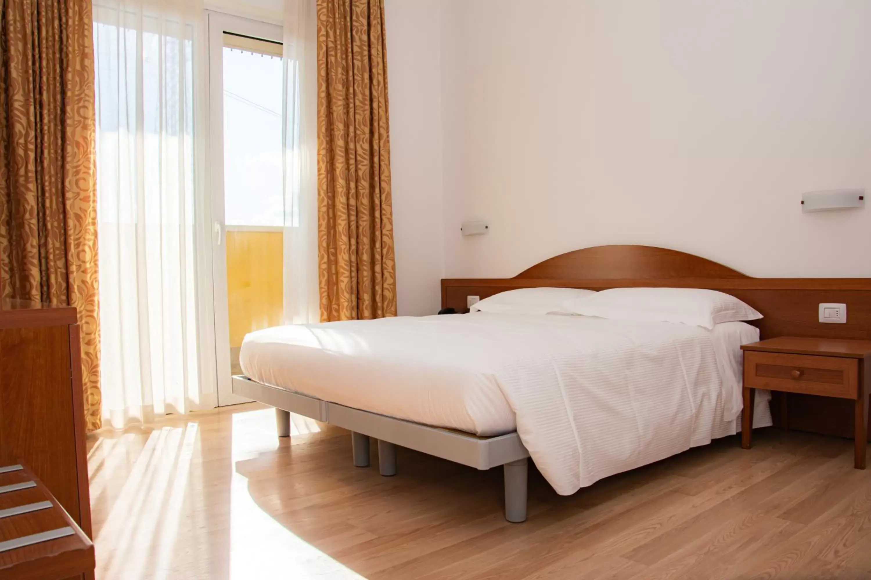 Bedroom, Bed in Hotel Nuova Barcaccia
