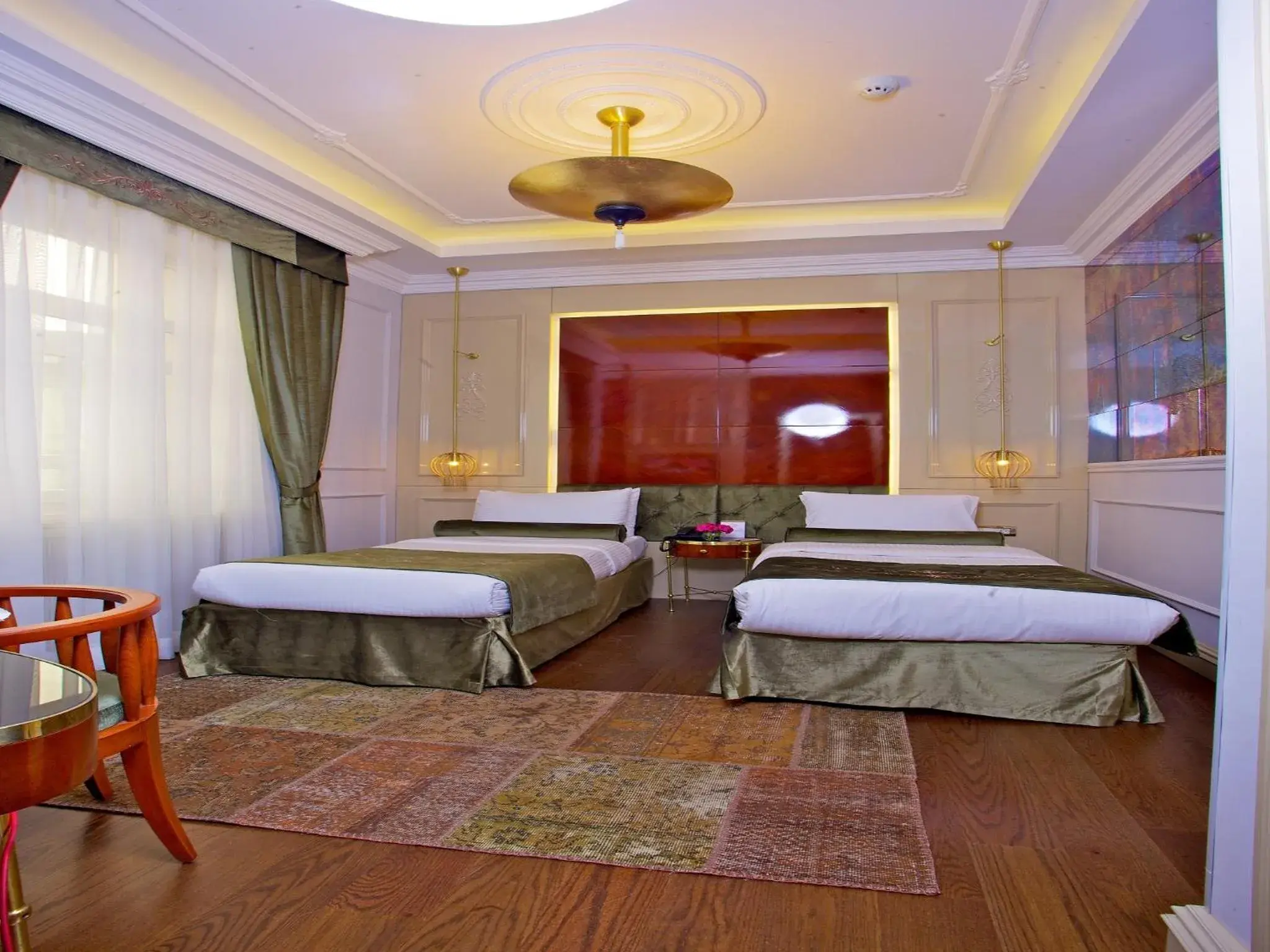 Photo of the whole room, Bed in Taksim Star Hotel