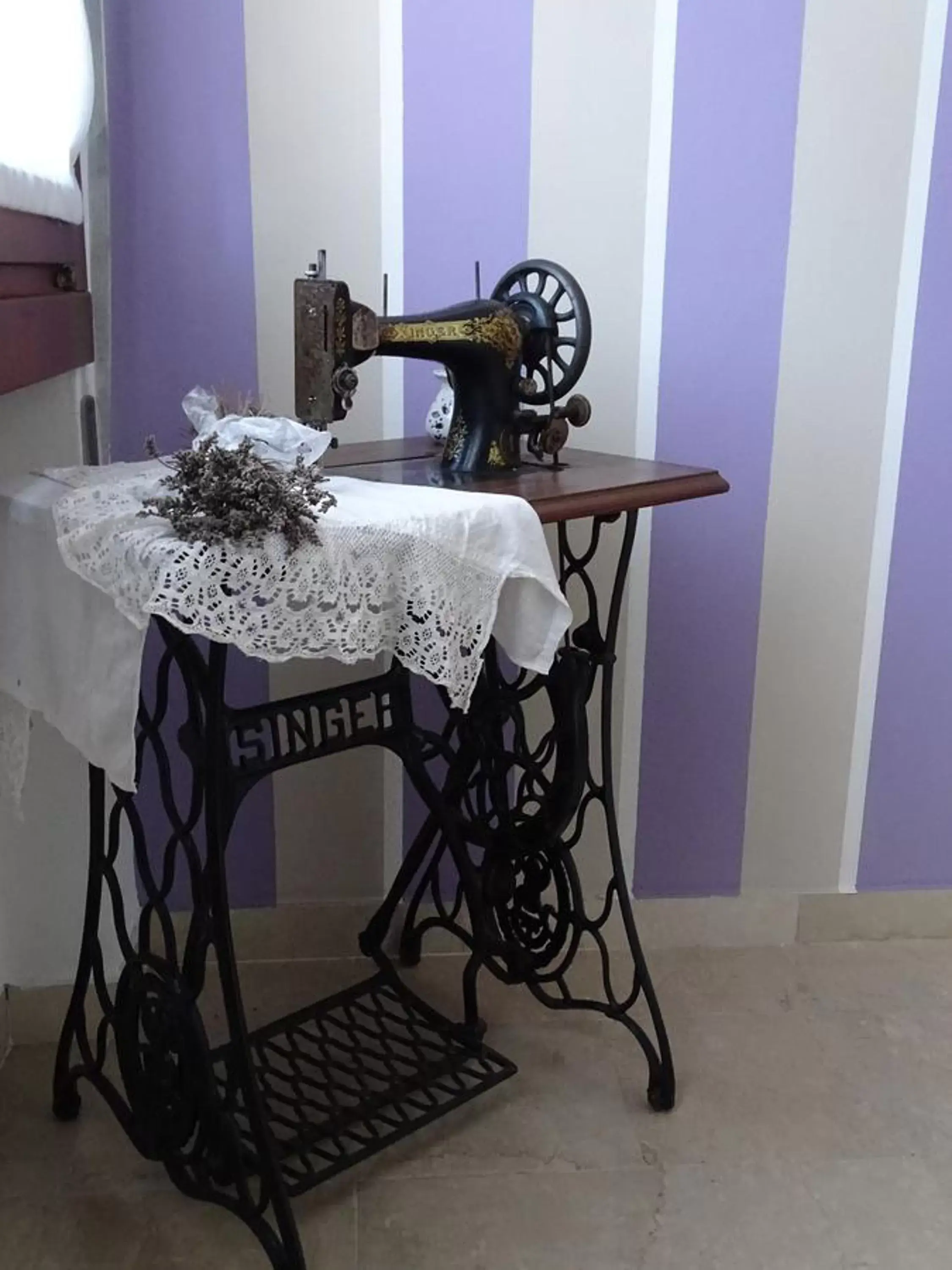 Decorative detail, Dining Area in La casa di Clara