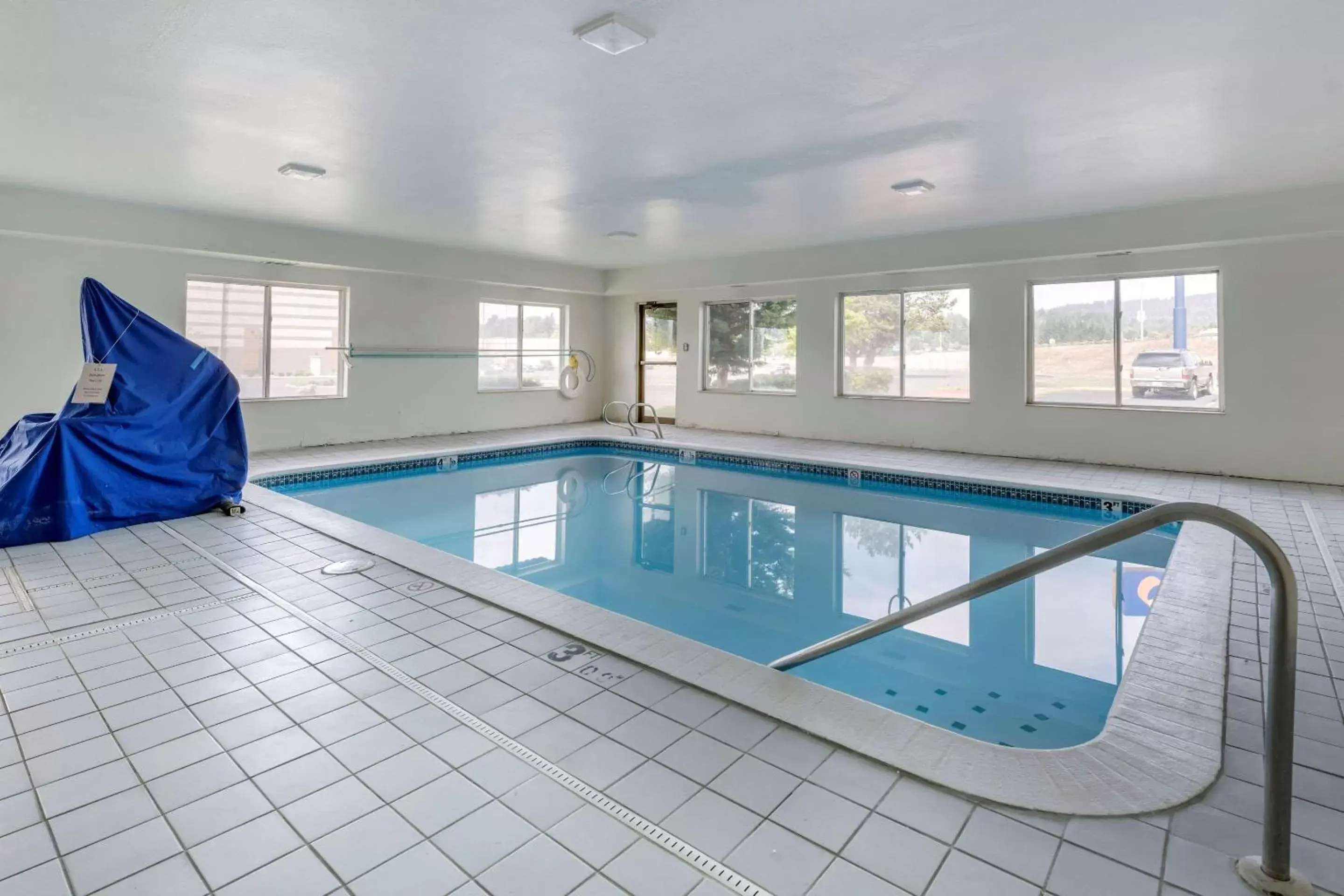 Activities, Swimming Pool in Comfort Inn & Suites Kelso - Longview