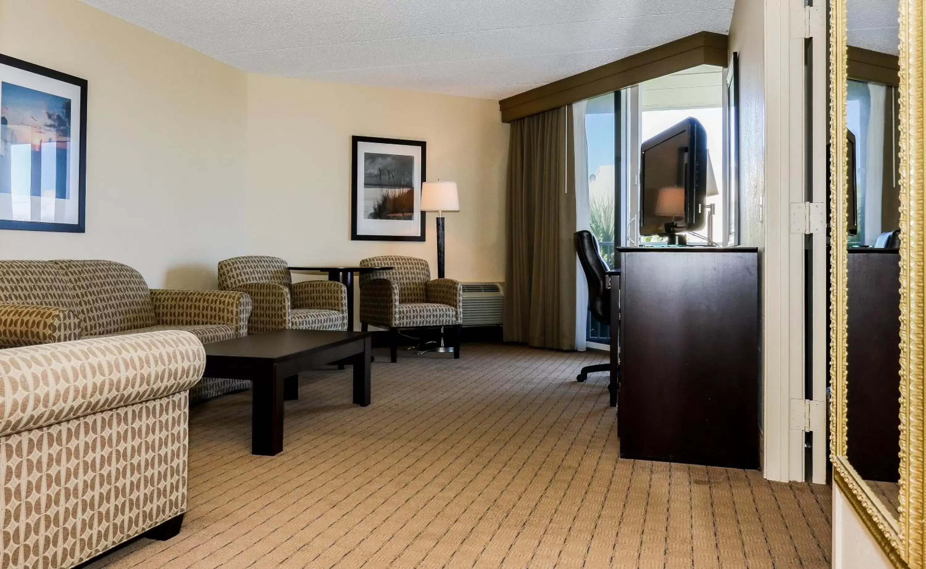 Photo of the whole room, Seating Area in Holiday Inn Express- North Palm Beach and IHG Hotel