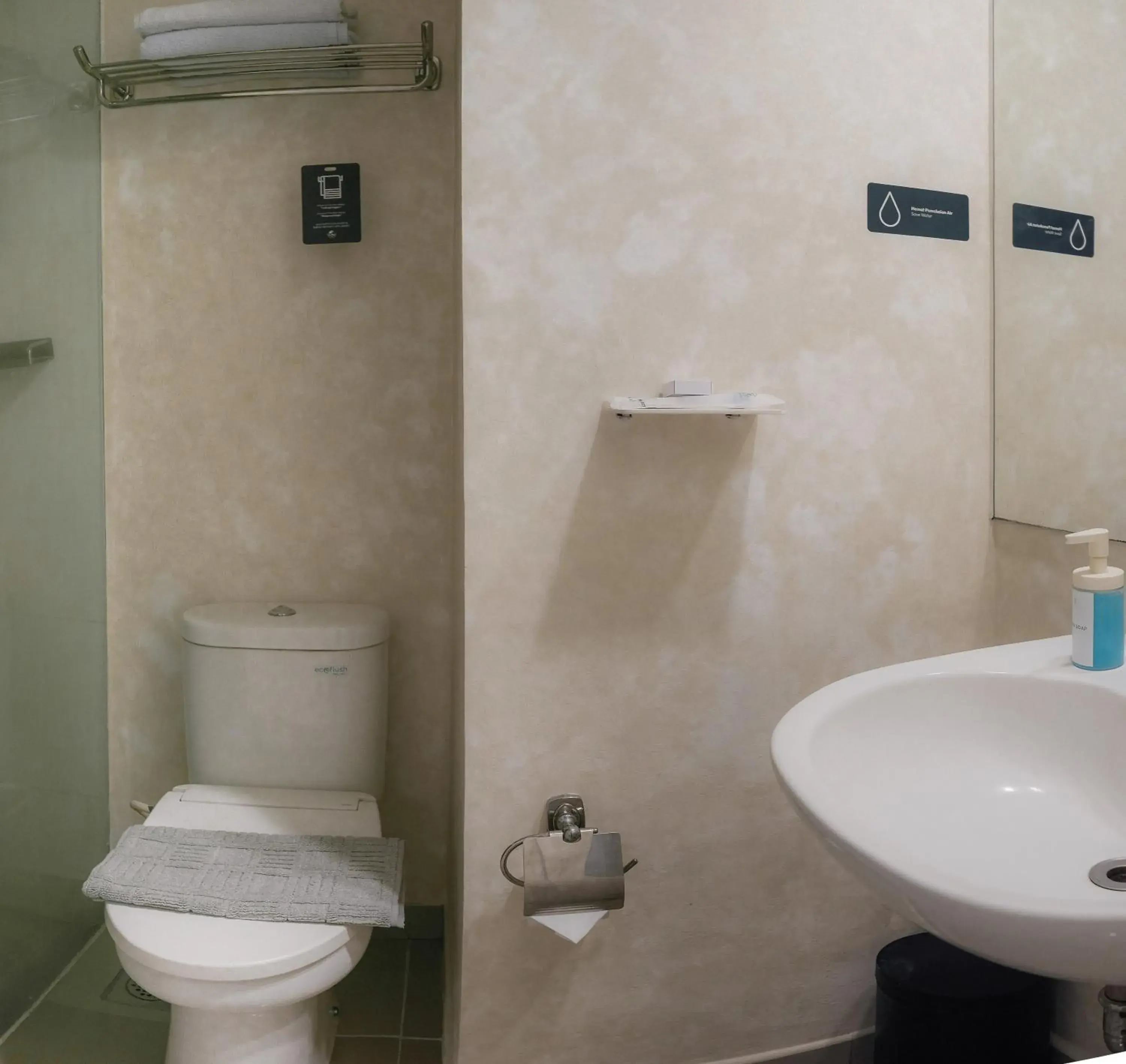 Bathroom in The WIN Hotel Surabaya