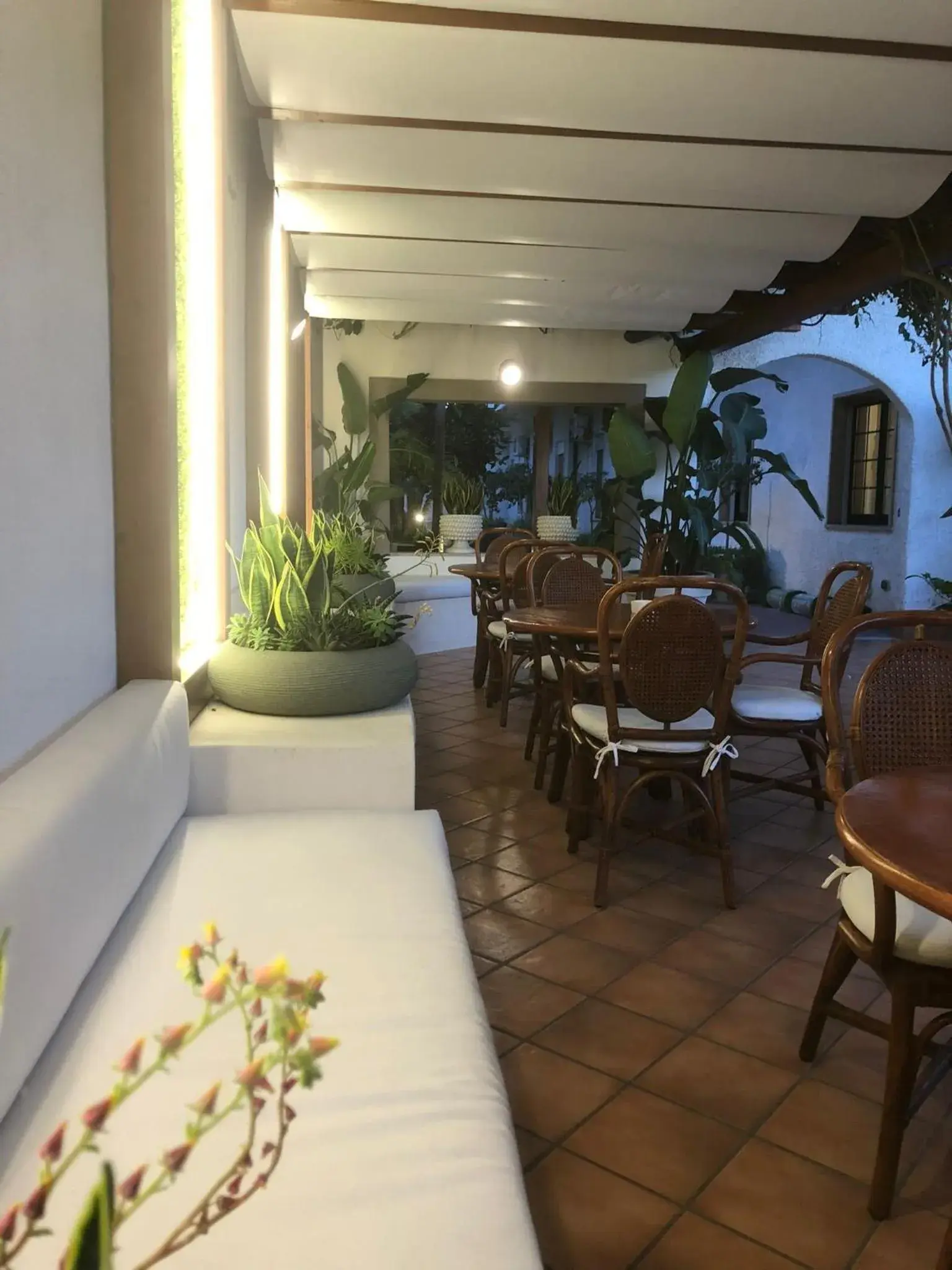 Restaurant/Places to Eat in Hotel Redebora