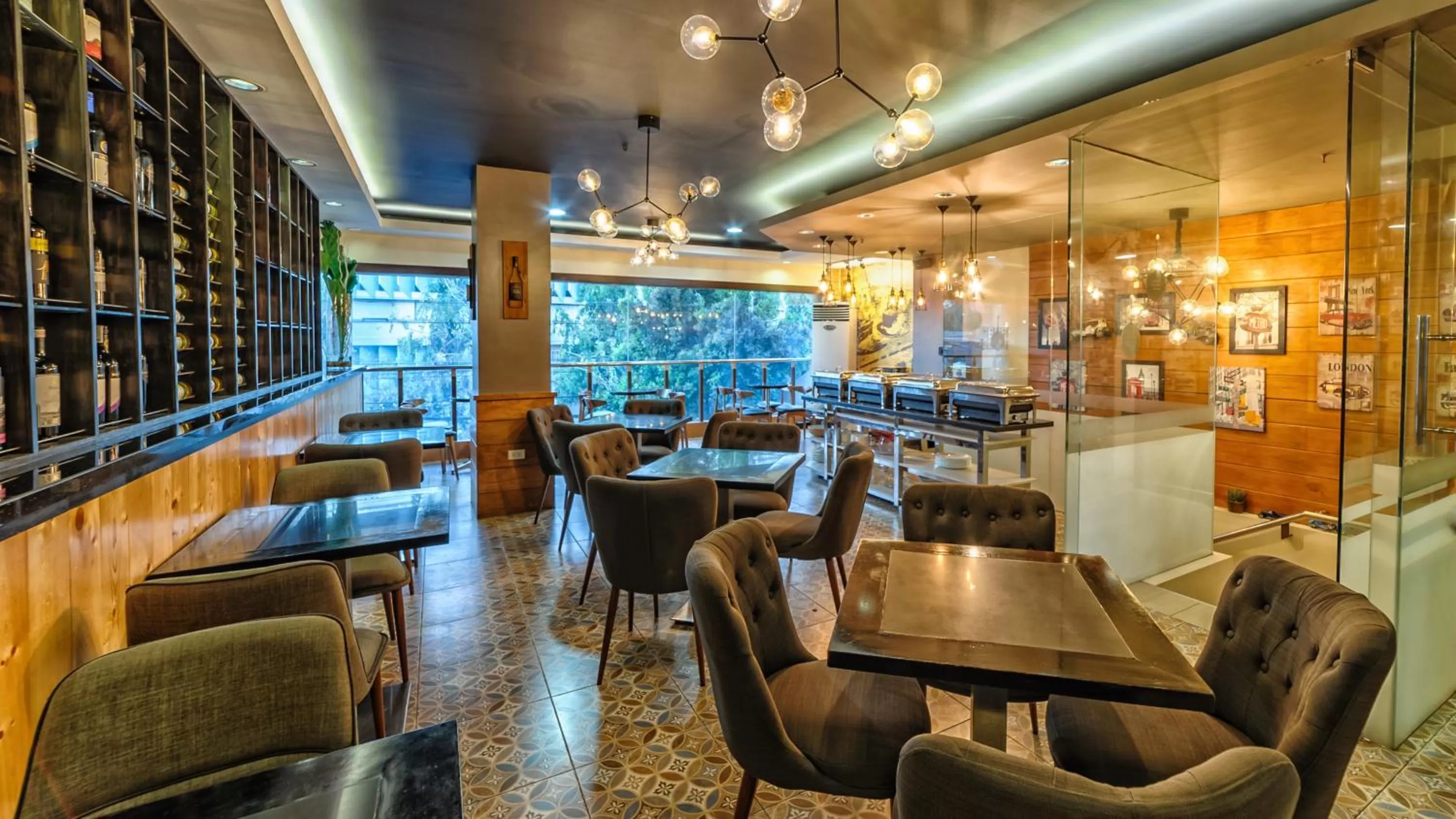 Restaurant/places to eat in Sweet Home Boutique Hotel