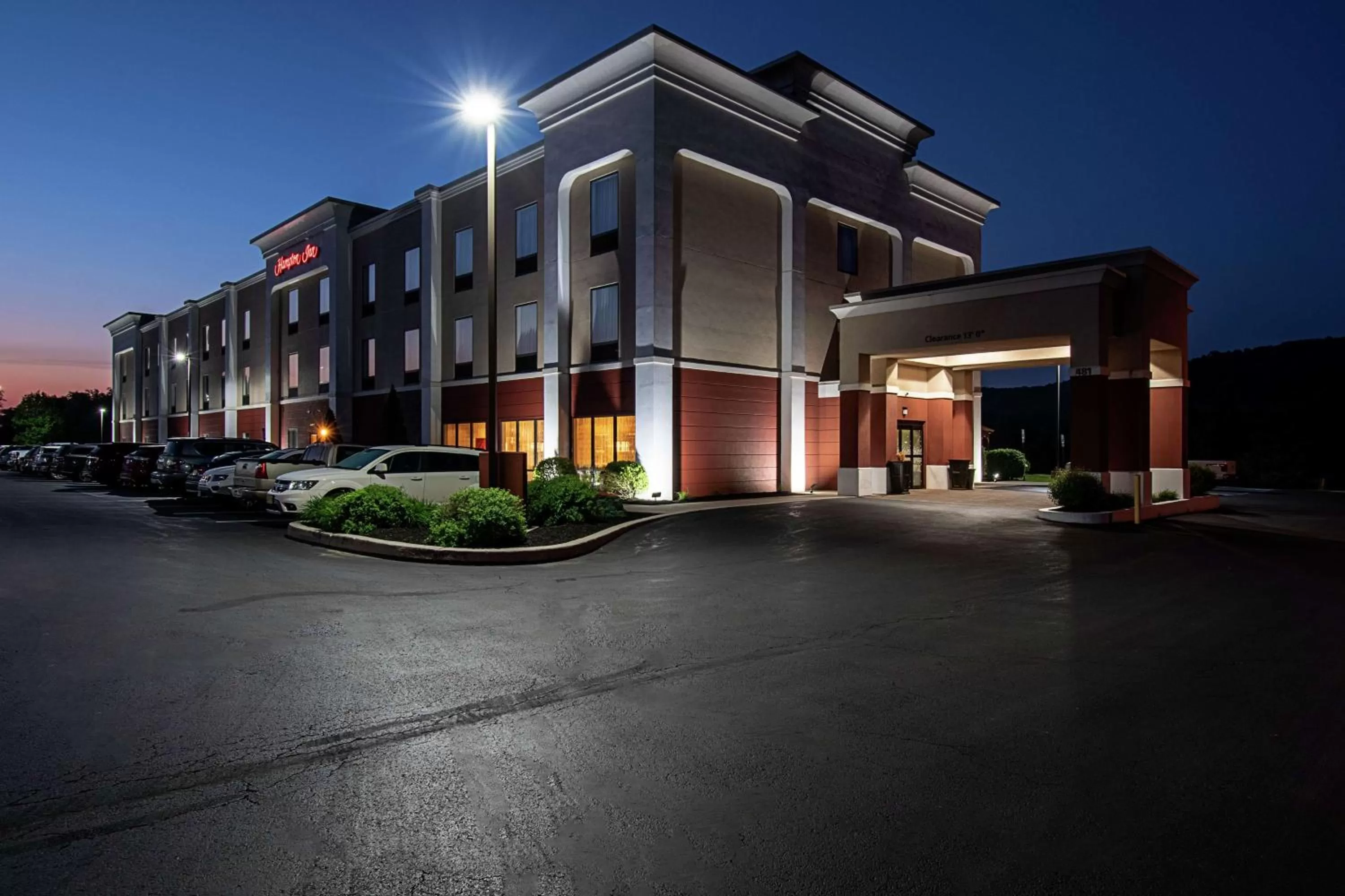 Property building in Hampton Inn Pine Grove