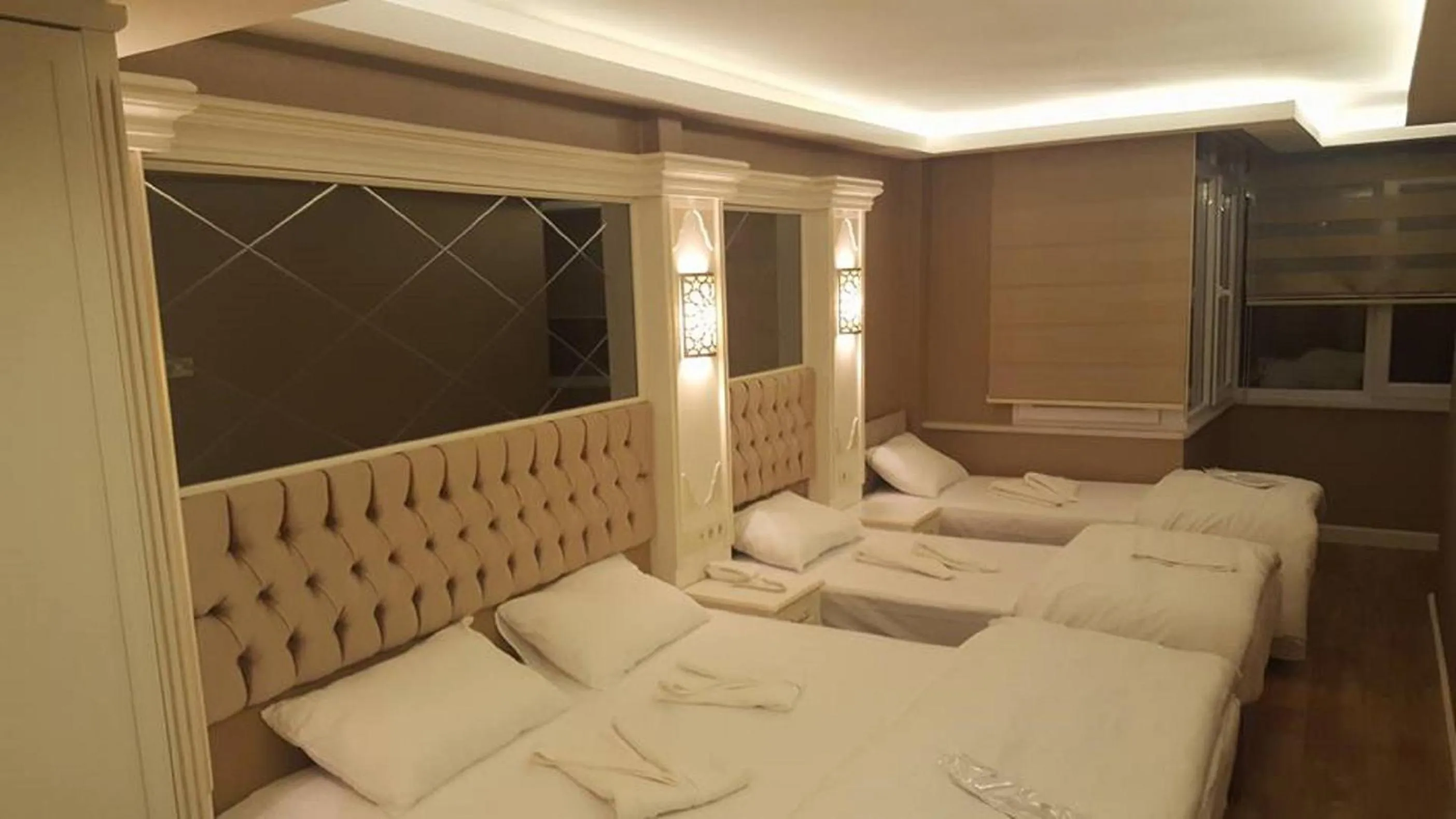 Bedroom, Bed in Sun Comfort Hotel