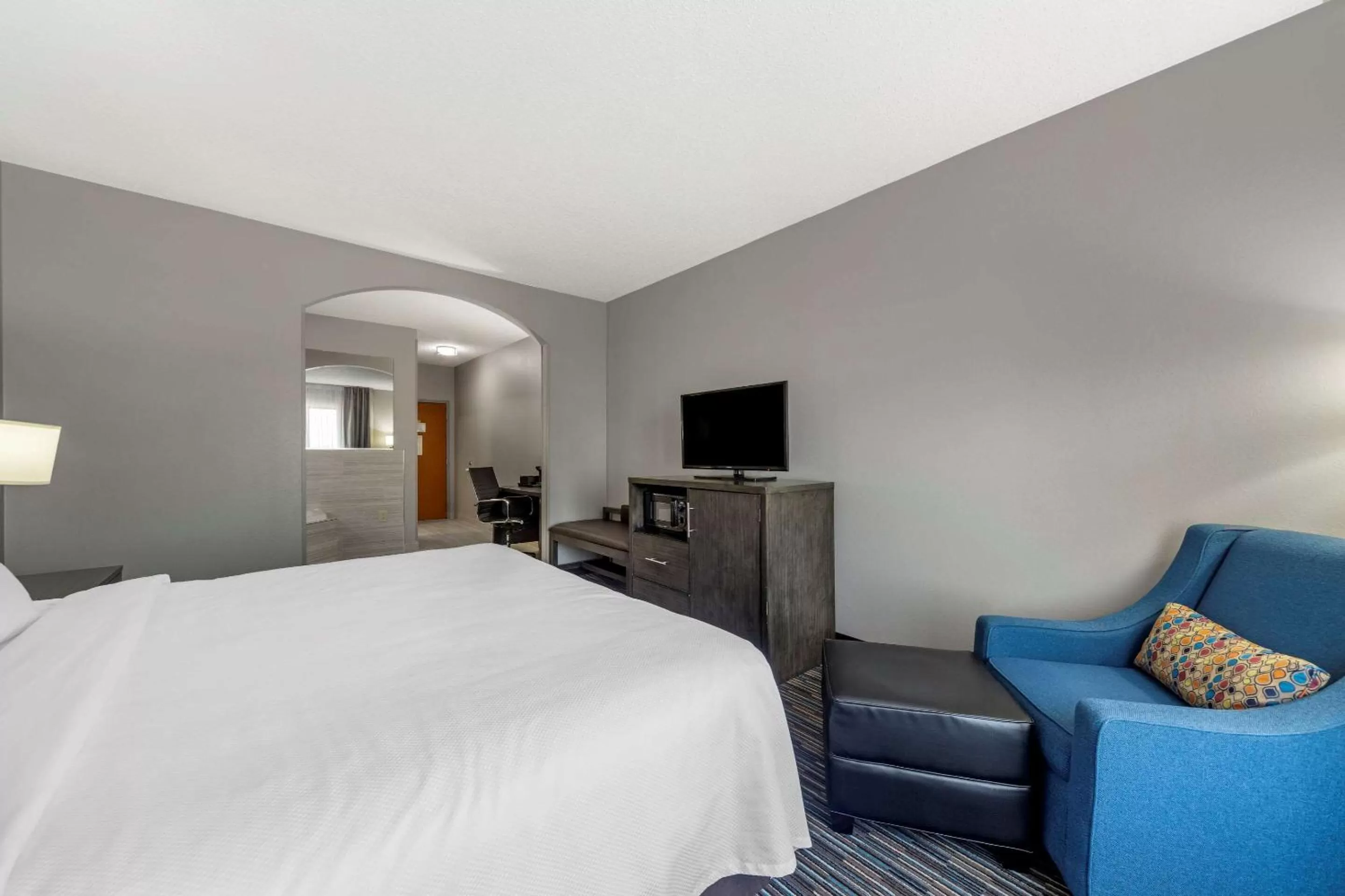 Photo of the whole room in Comfort Inn and Suites Quail Springs