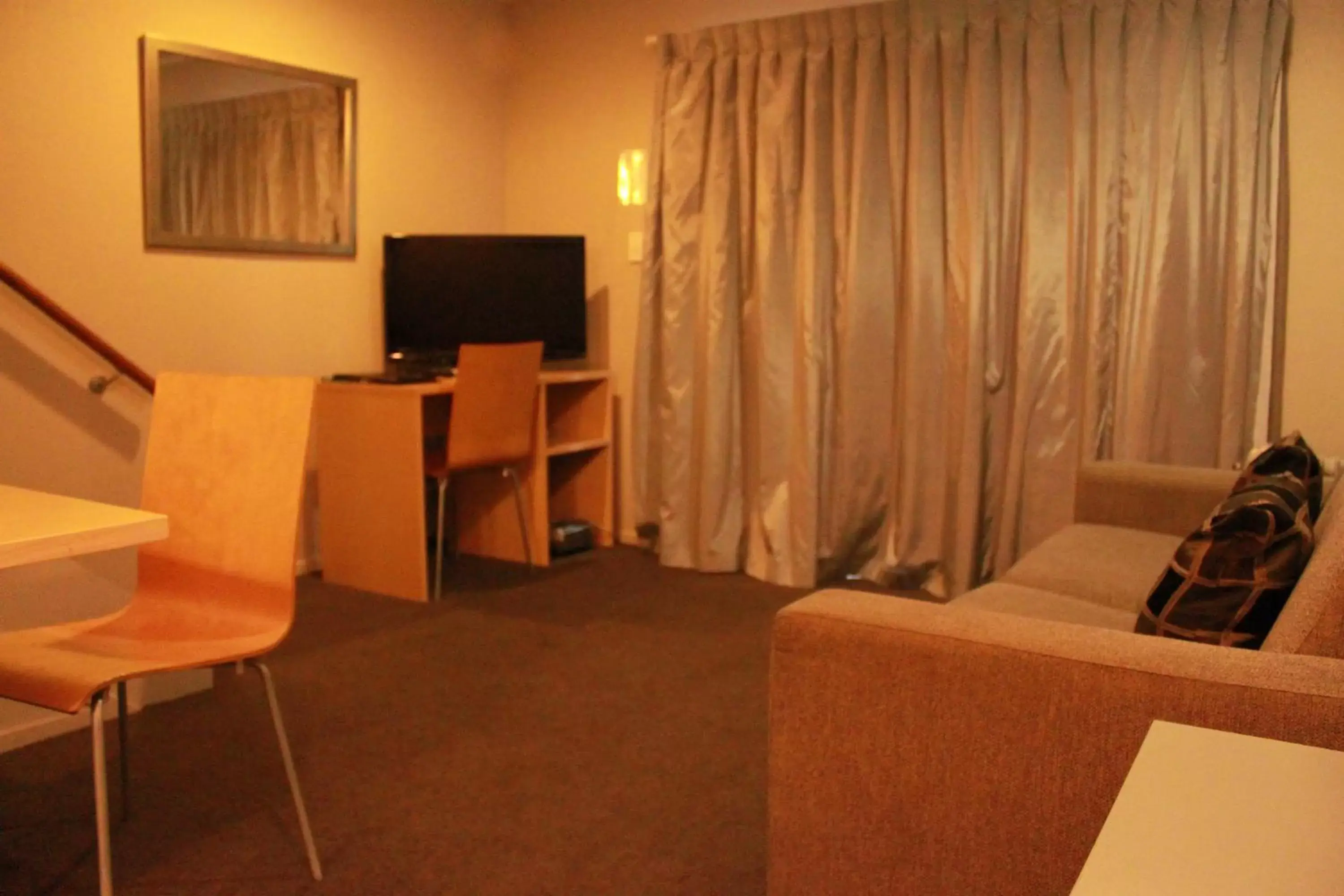 Living room, TV/Entertainment Center in Manukau Motor Lodge