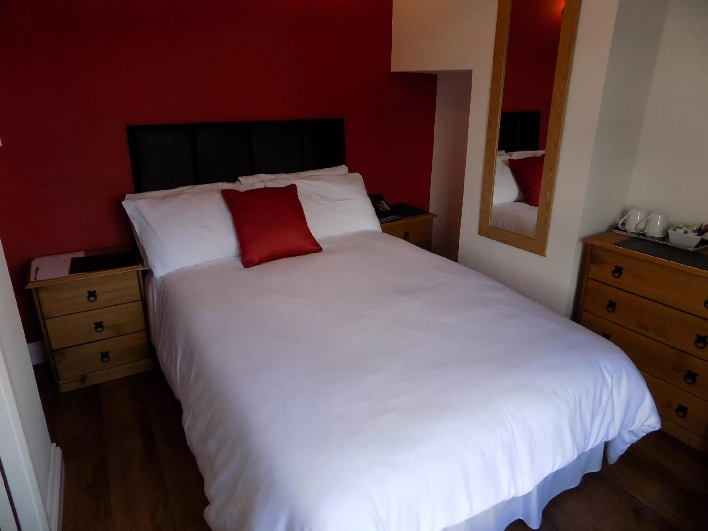 Bedroom, Bed in River Lodge B&B Ltd