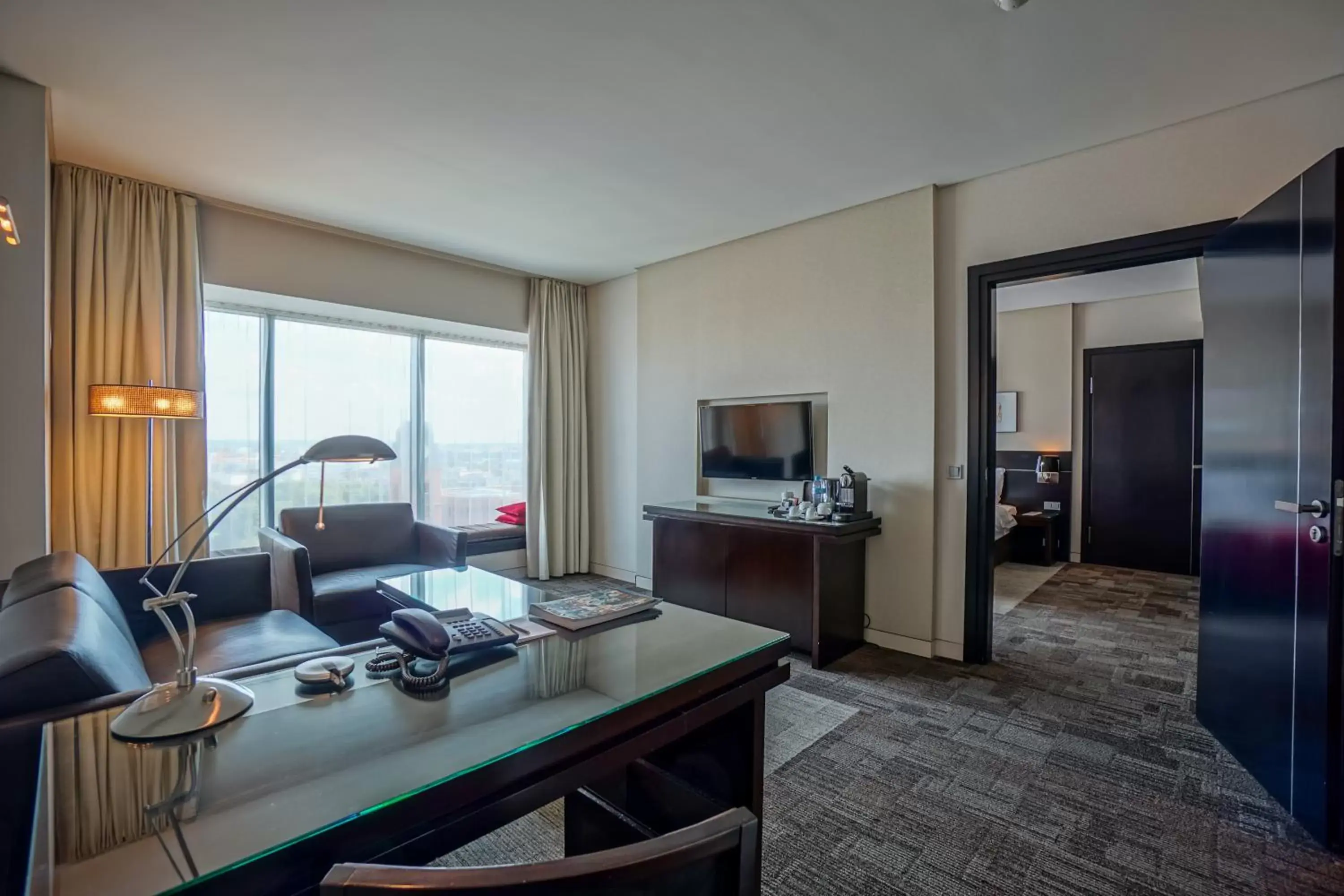 Living room, TV/Entertainment Center in Andersia Hotel & Spa Poznan, a member of Radisson Individuals