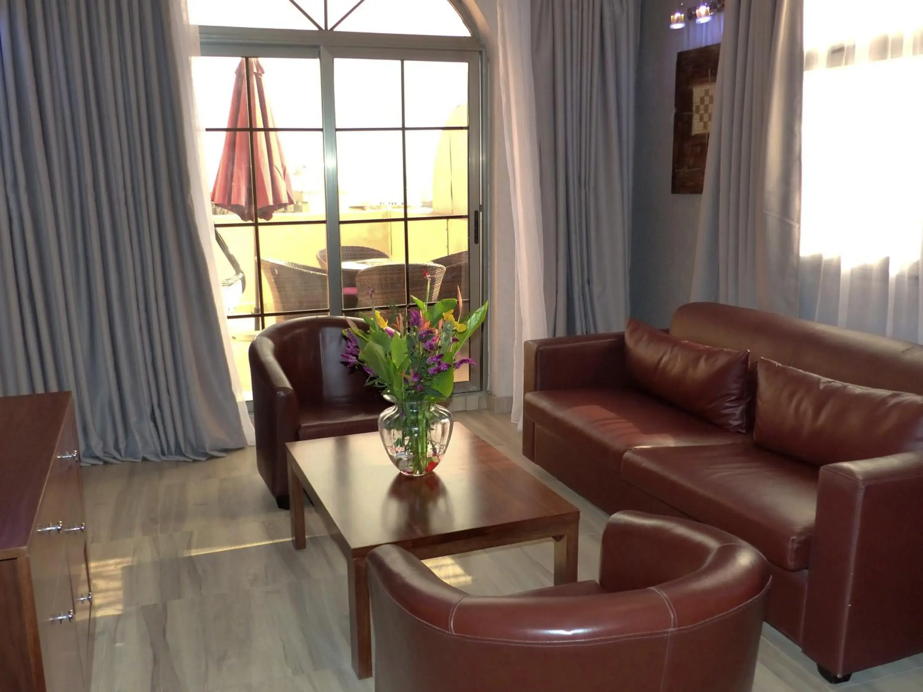 Staff, Seating Area in Days Hotel & Suites by Wyndham Dakar