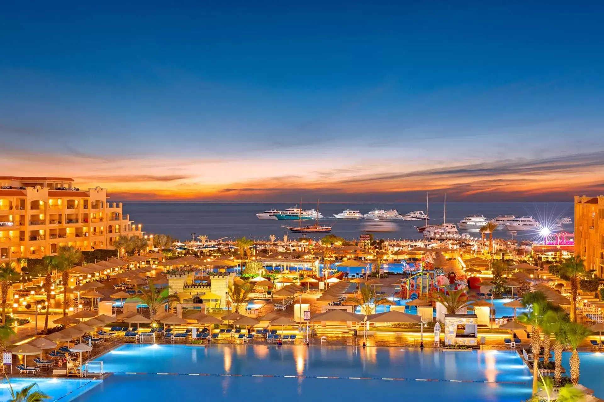 Night, Pool View in Pickalbatros White Beach Resort - Hurghada