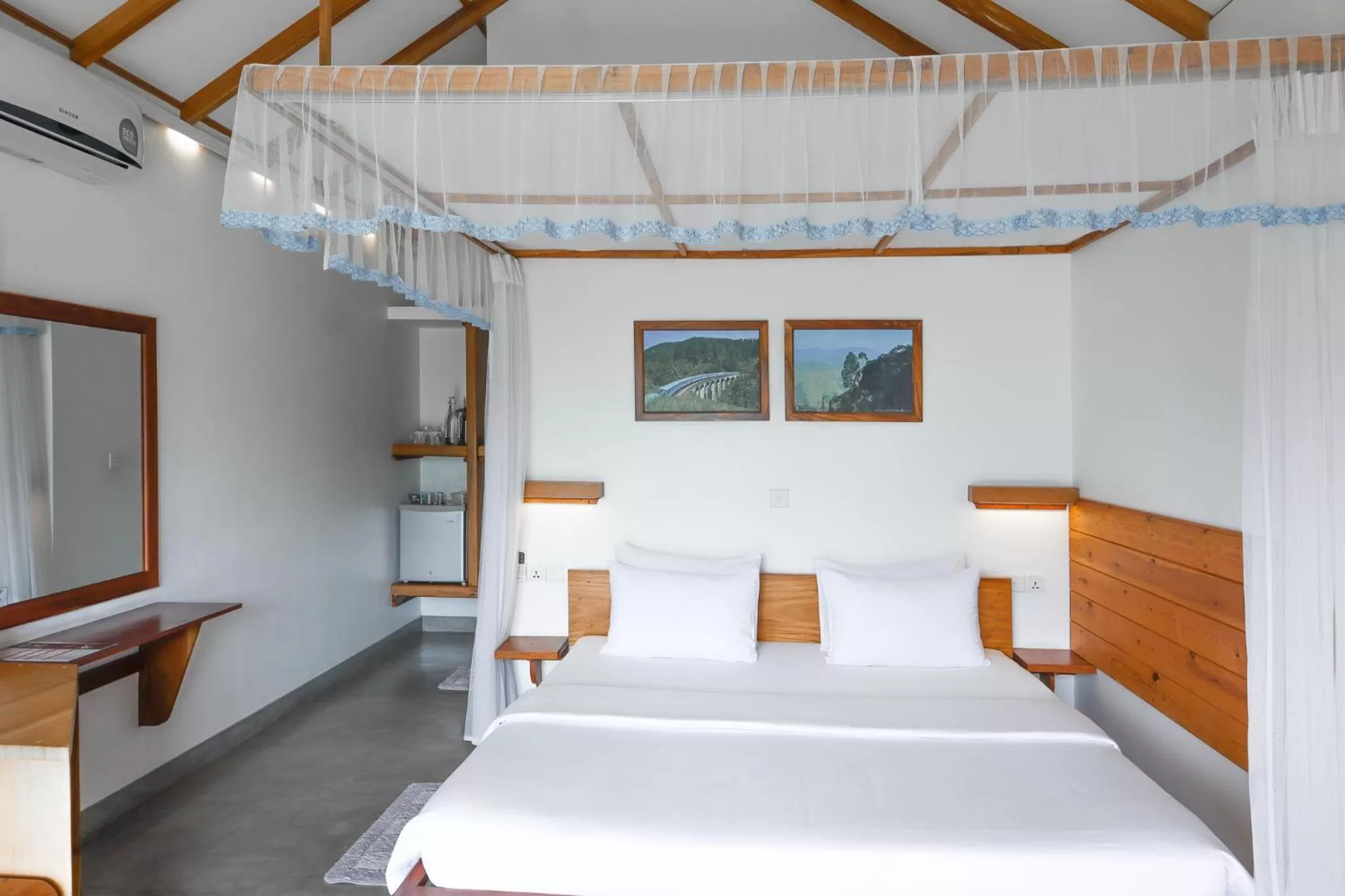 Bedroom, Bed in The One Ella