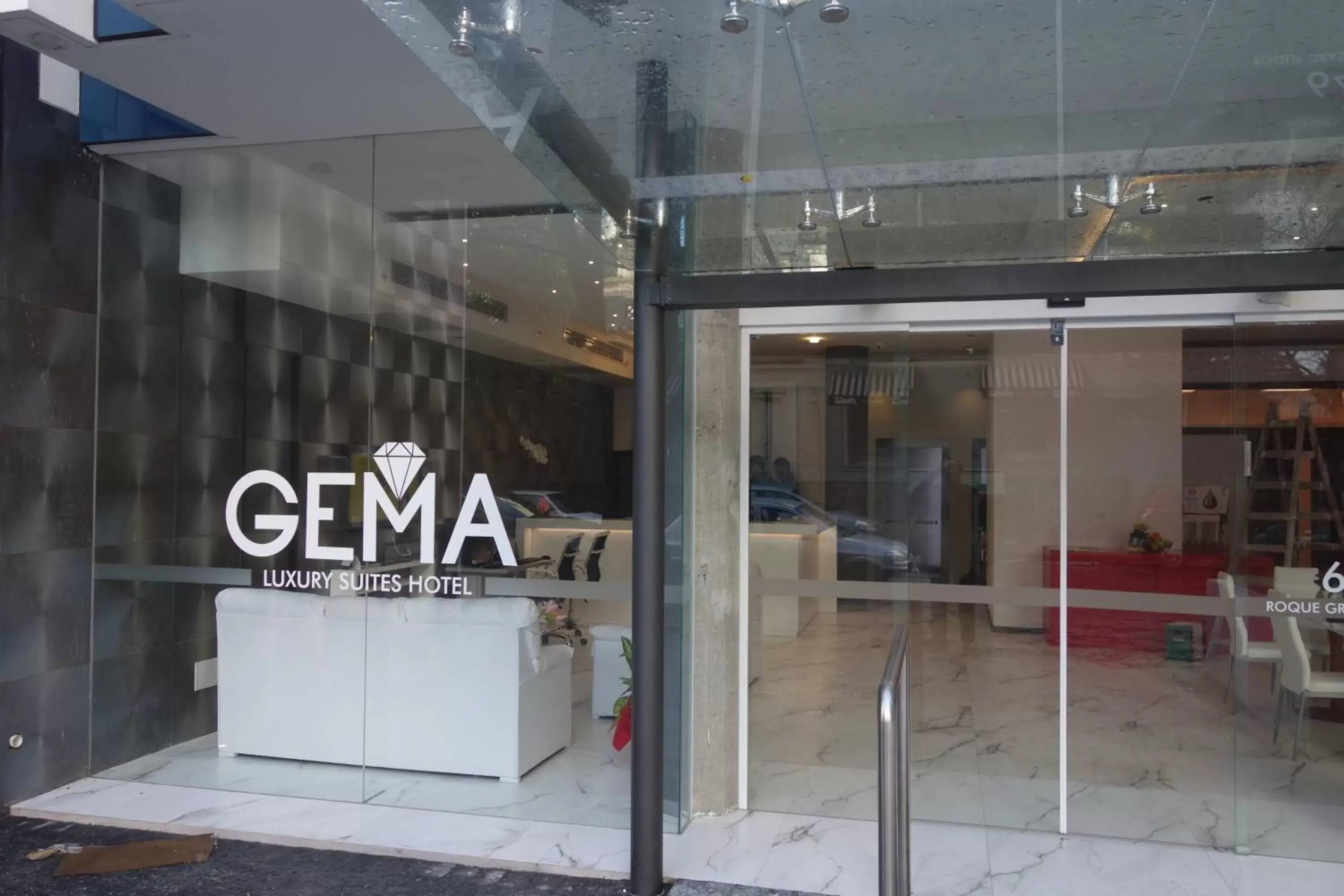 Facade/entrance in Hotel Gema Luxury Suites