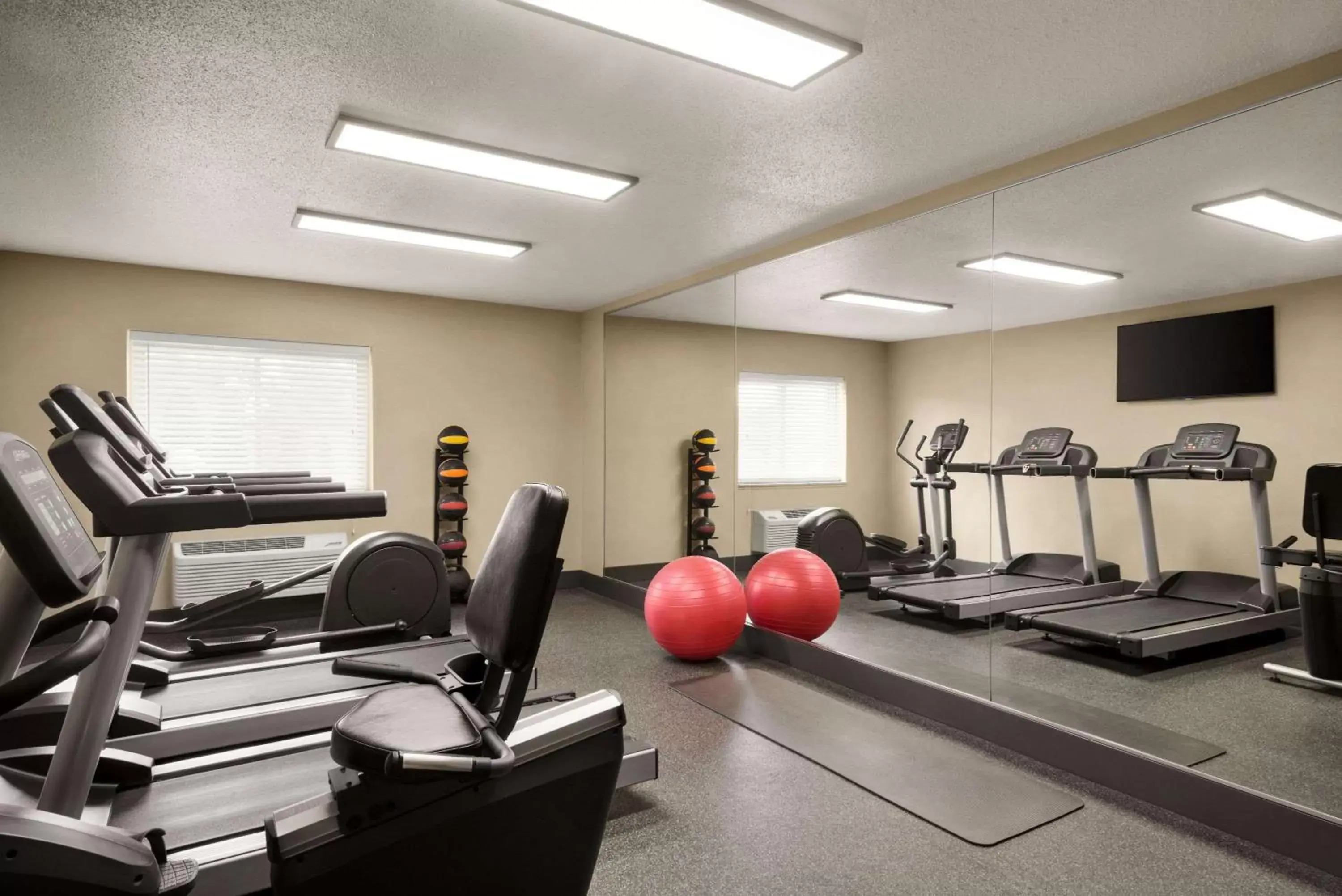 Fitness centre/facilities, Fitness Center/Facilities in Baymont by Wyndham Mt. Pleasant